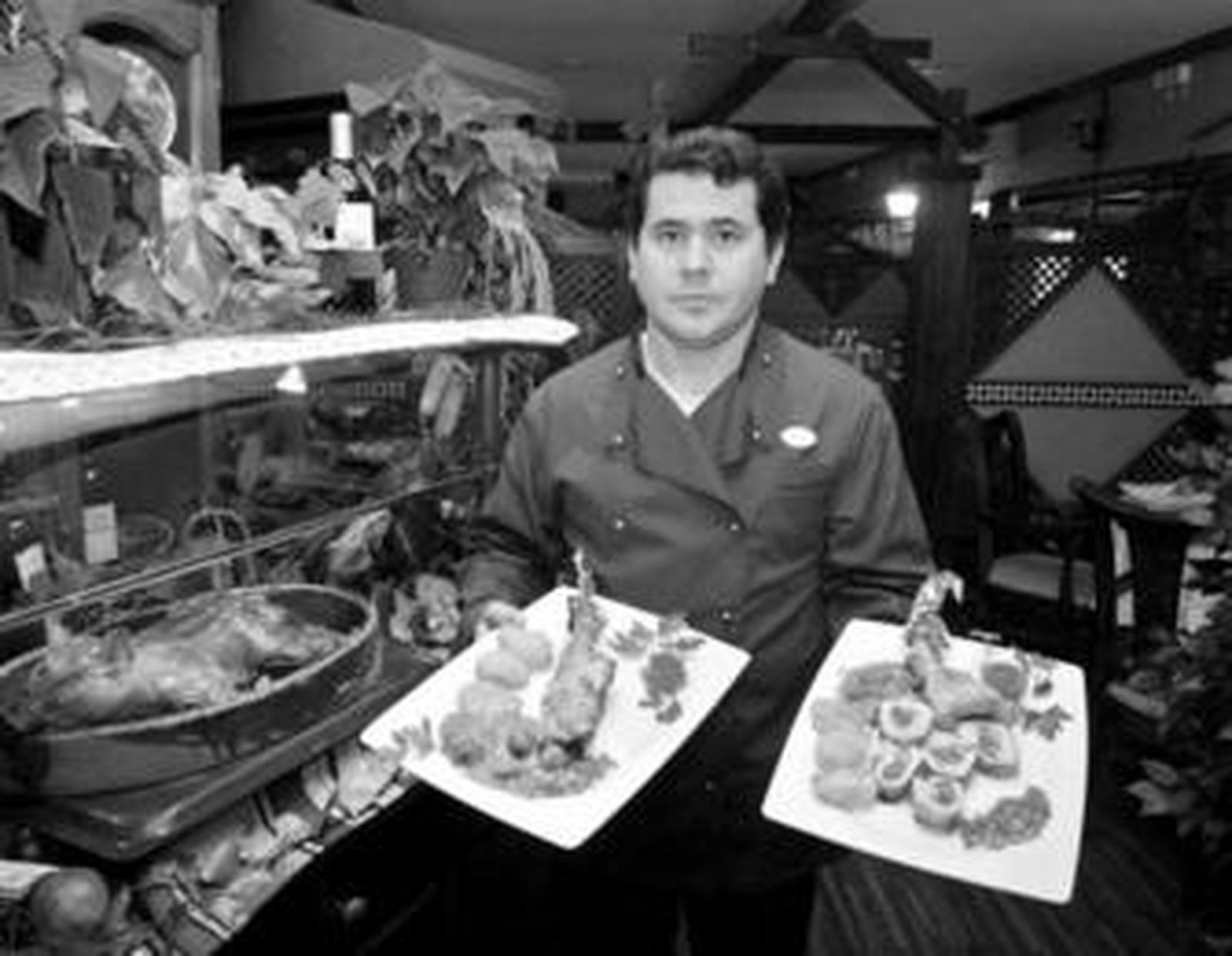 Rafael Muñoz, uno de los chef del Rancho Grande, presenta el plato.