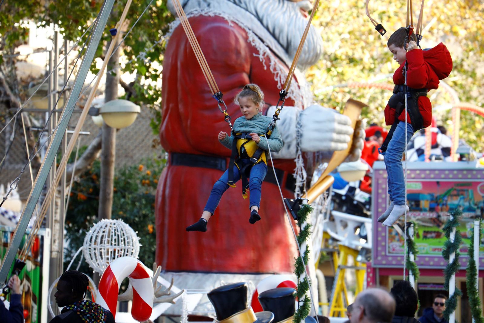 El gran ambiente en las calles de Córdoba en la previa de la Nochevieja, en fotografías