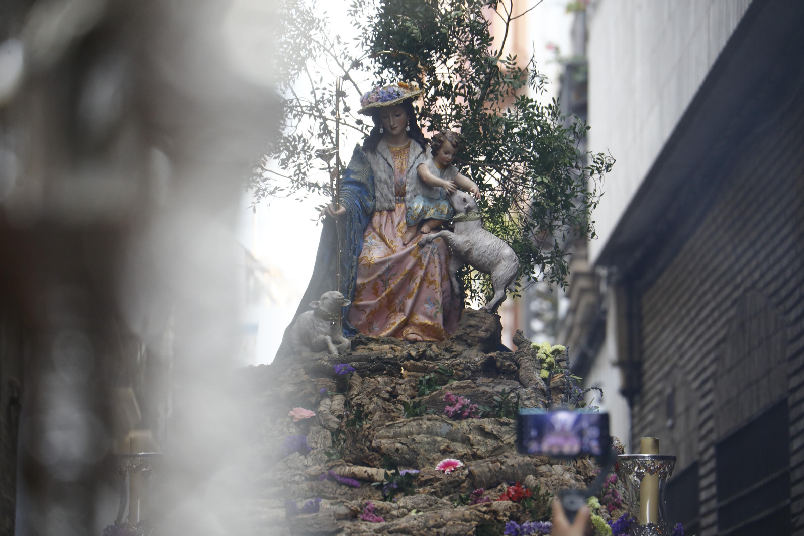La procesión infantil y juvenil del colegio Divina Pastora de Córdoba, en imágenes