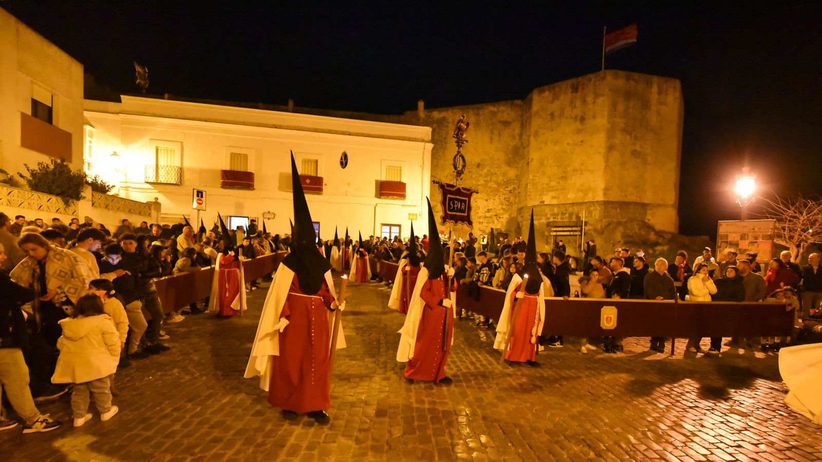 Fotos del Martes Santos en Tarifa: Santisimo Cristo de la Salud y Nuestra Señora de los Dolores