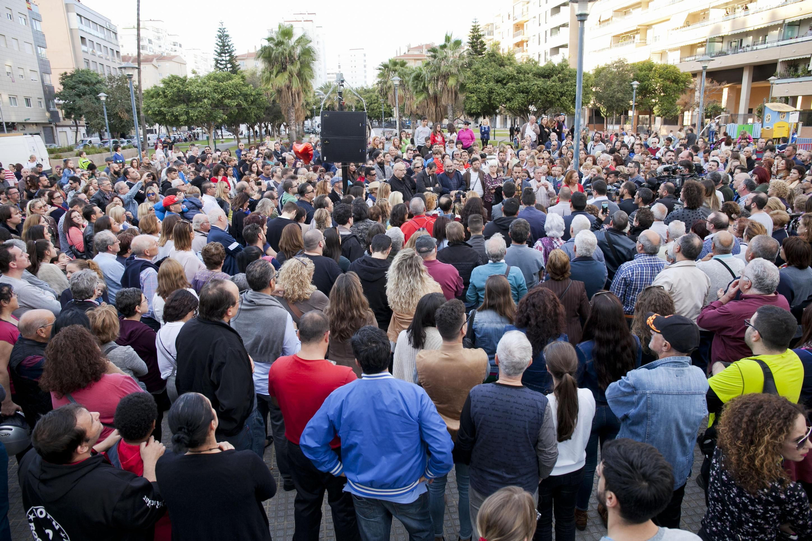 Asistentes al acto de homenaje a Gregorio Sánchez.