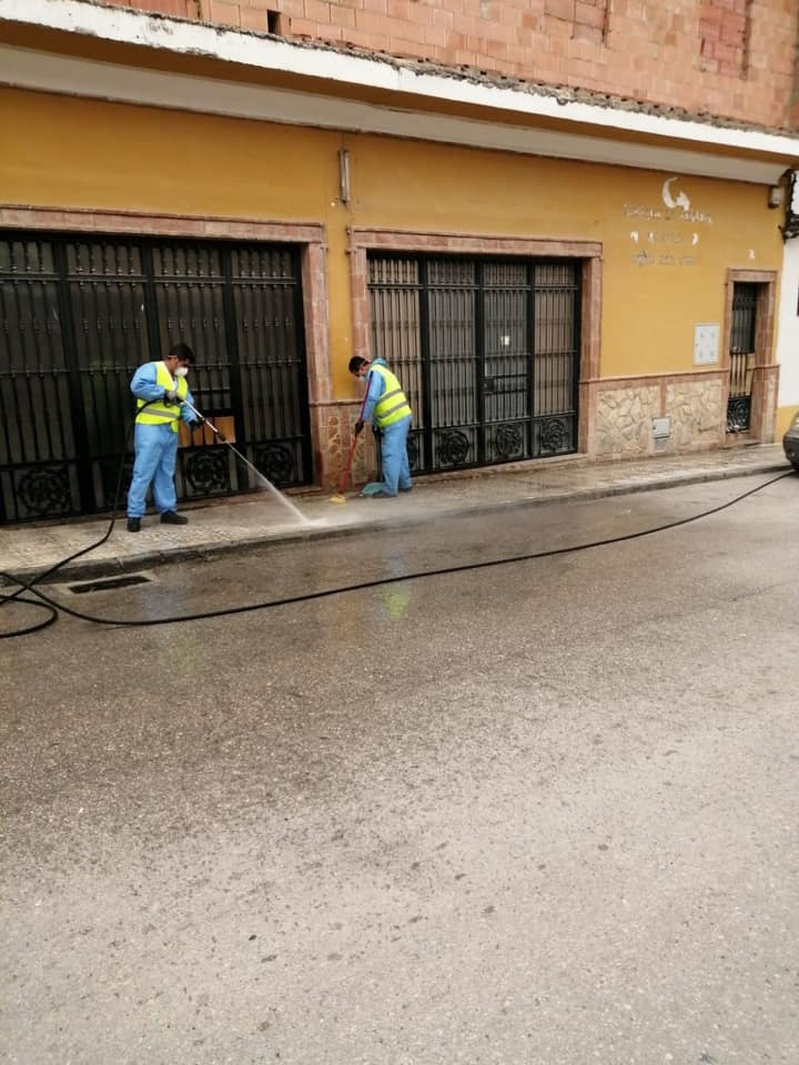 Trabajos de desinfección en Moriles.
