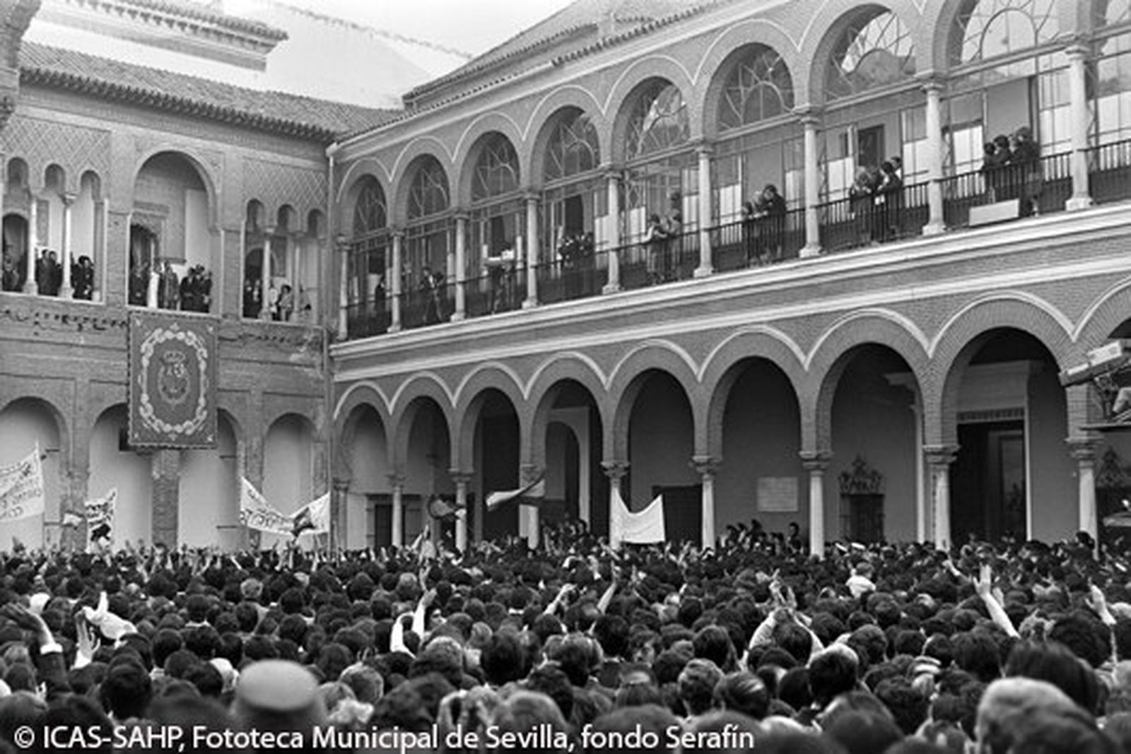 Paseo gráfico por la historia reciente del Alcázar de Sevilla