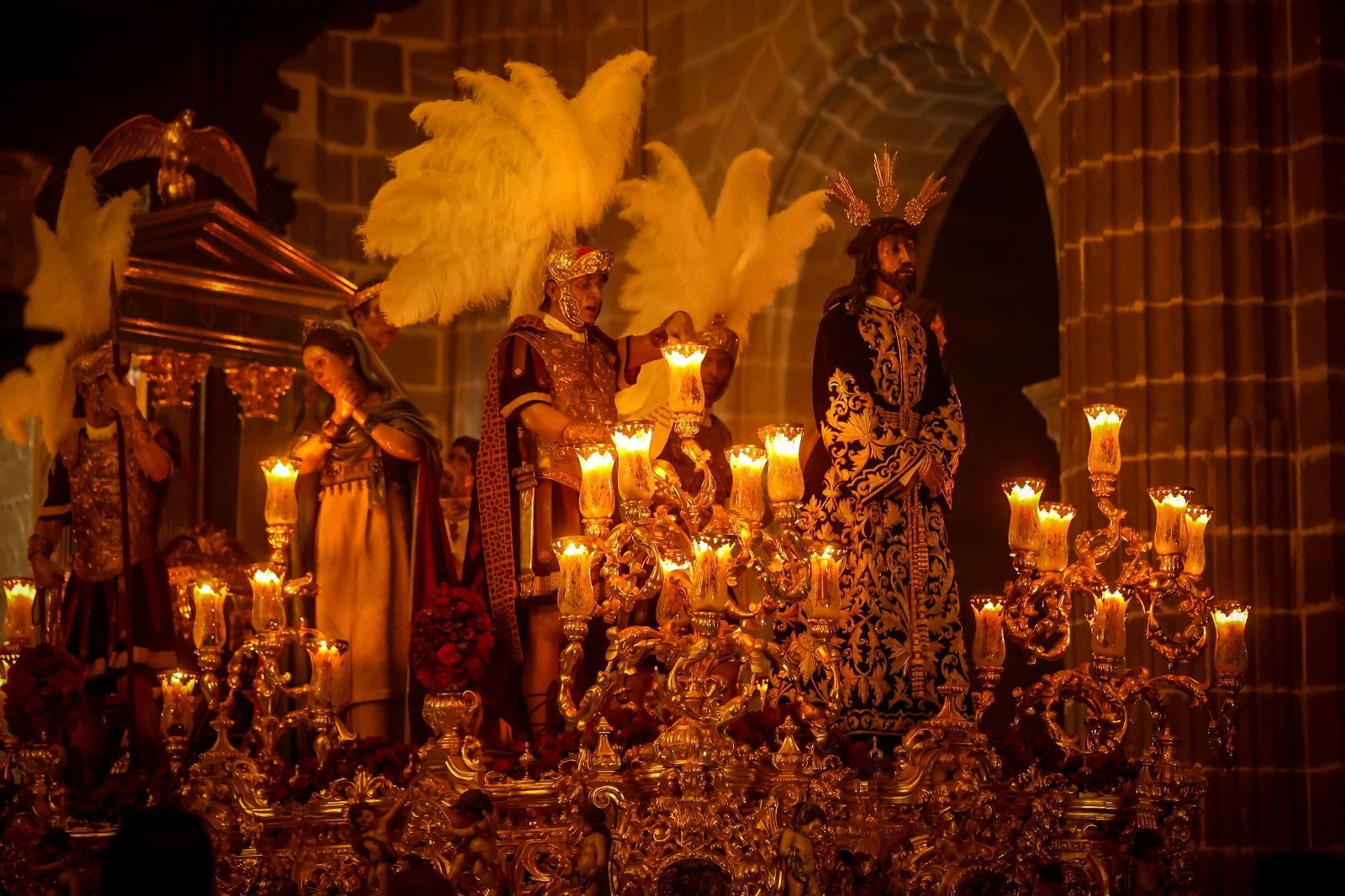 Madrugada del Viernes Santo en Jerez: imágenes de la Noche de Jesús