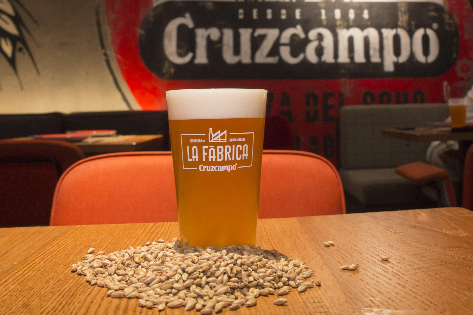Este es el color de la Cruzcampo Paleña. Este es el color de la Cruzcampo Paleña.