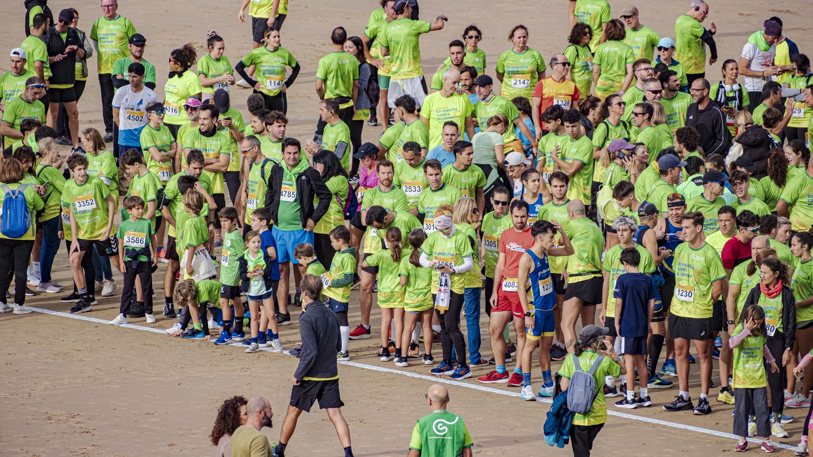 Búscate entre las fotos de la X carrera Cádiz en marcha contra el cáncer