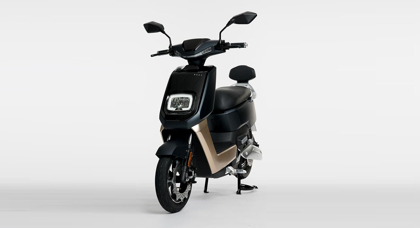 La startup NEXT Electric Motors entrega las primeras unidades de su moto eléctrica Next NX1