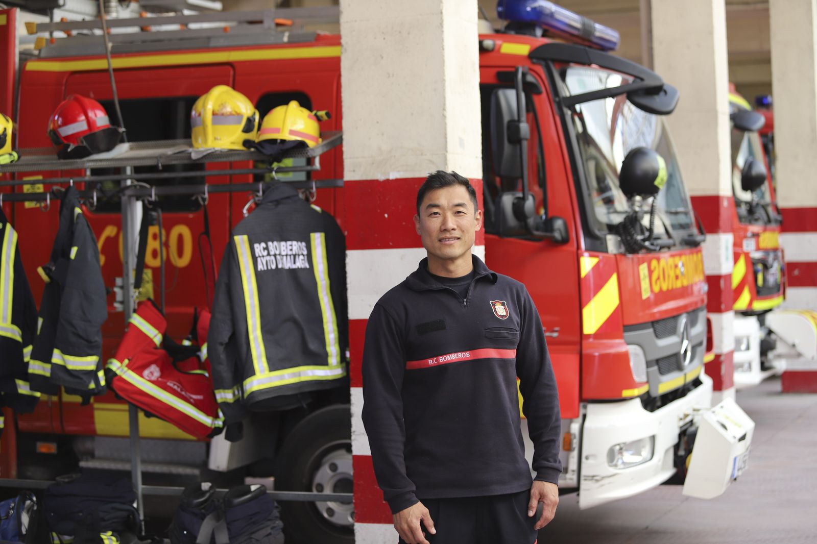 Liang, el bombero chino, en el parque central de Martiricos