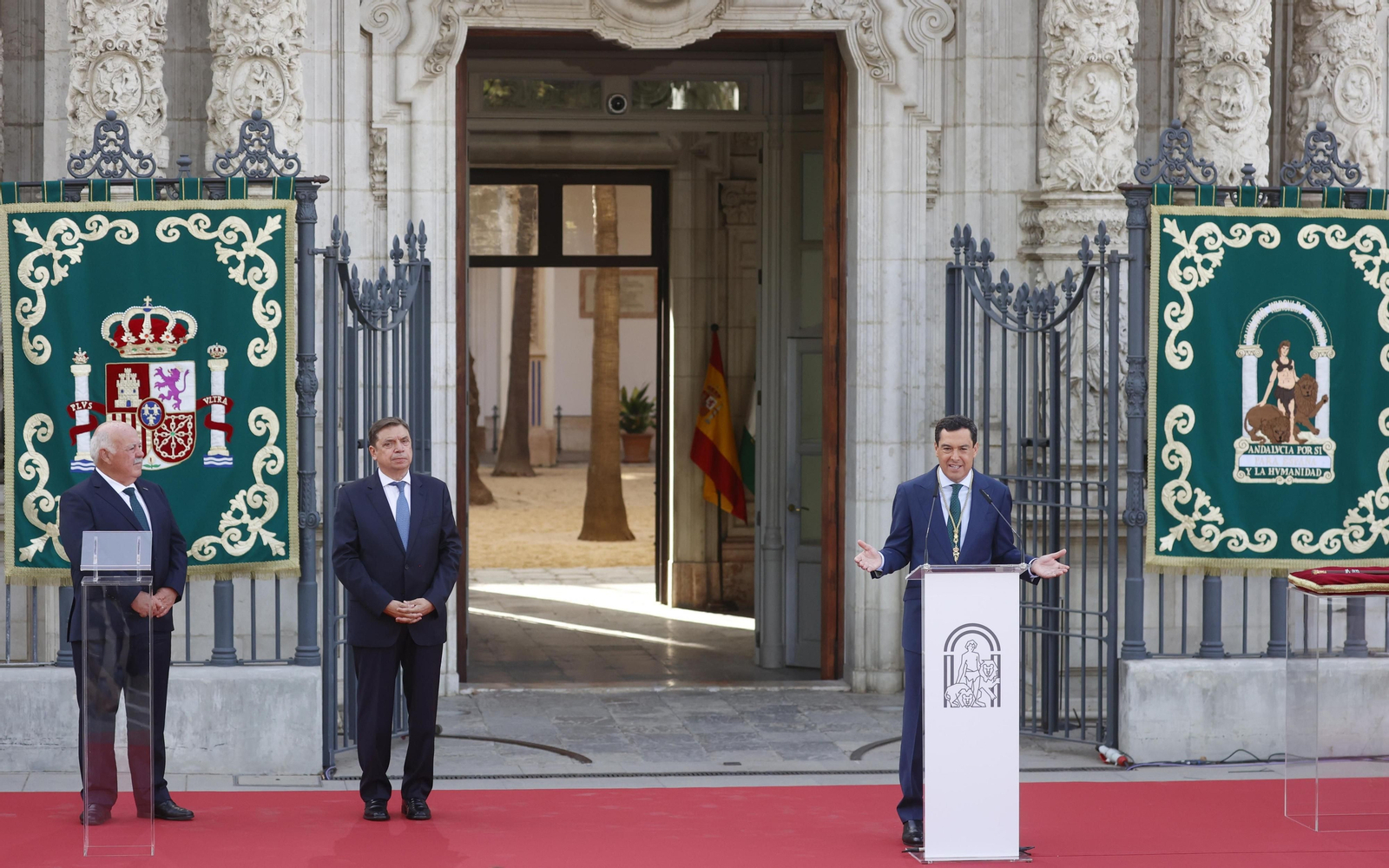 La toma de posesión de Juanma Moreno en imágenes