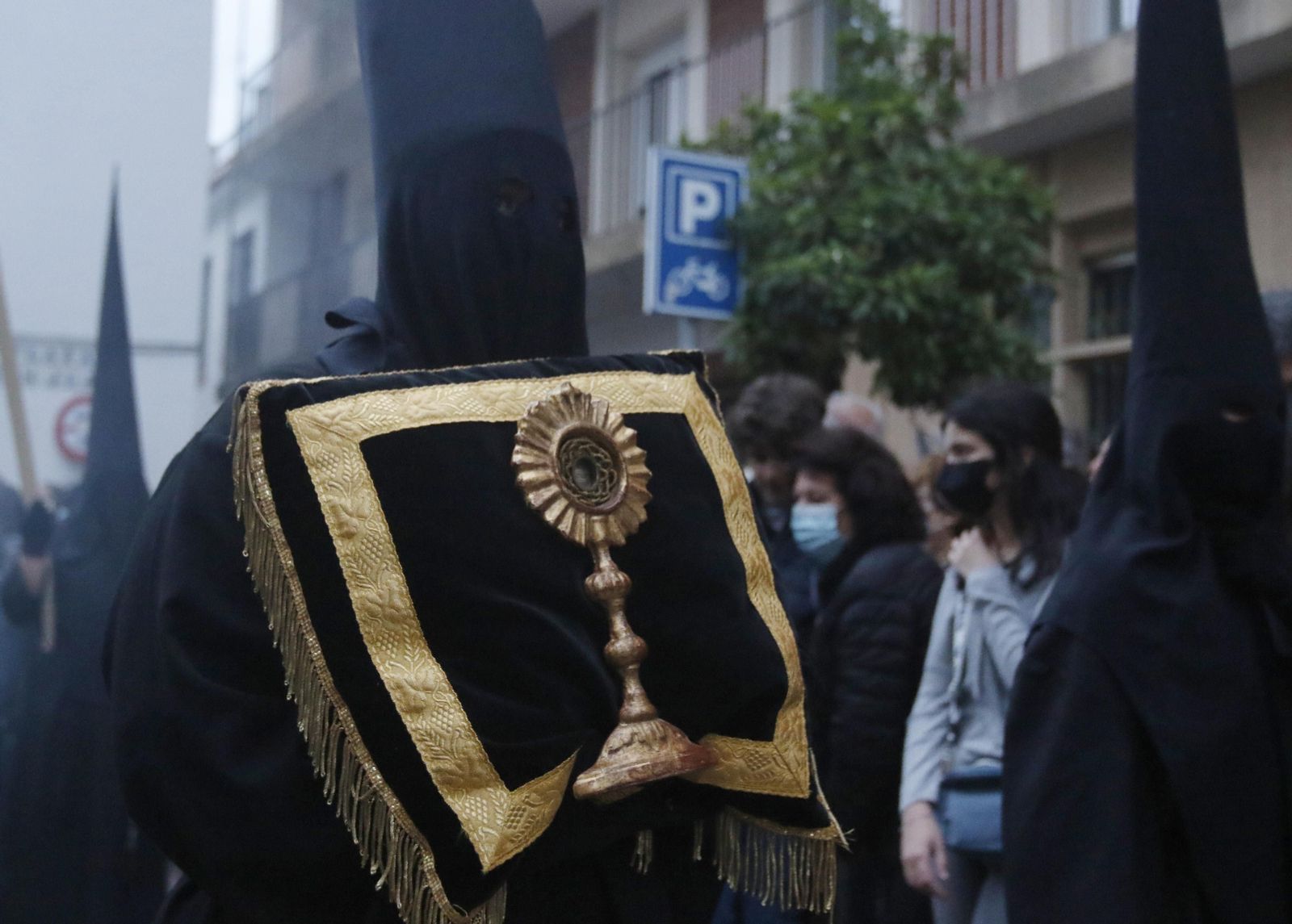 Lunes Santo en Córdoba: Las imágenes de la salida de la hermandad del Vía Crucis