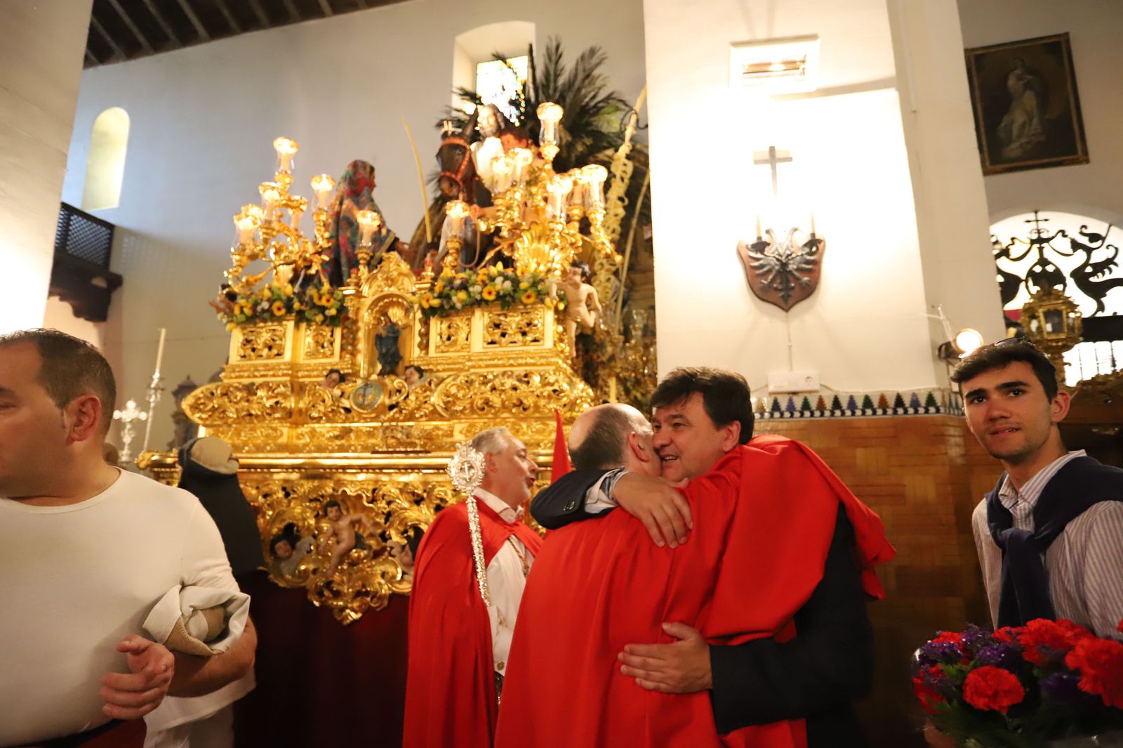Imágenes del recorrido de la Borriquita  por las calles de Huelva