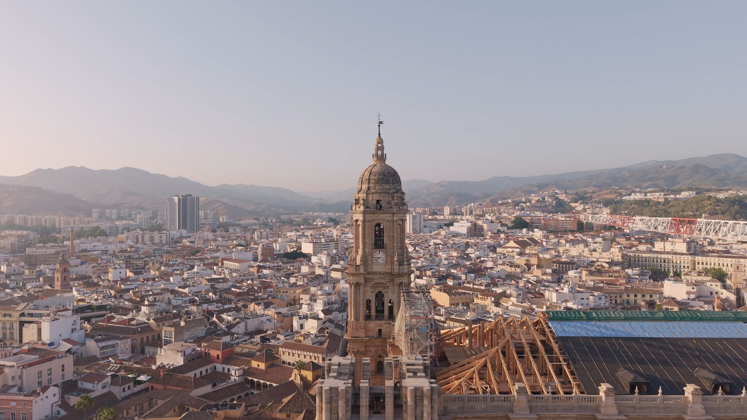 La Catedral de Málaga a vista de dron: "Una perspectiva poco habitual de los trabajos que contr ...