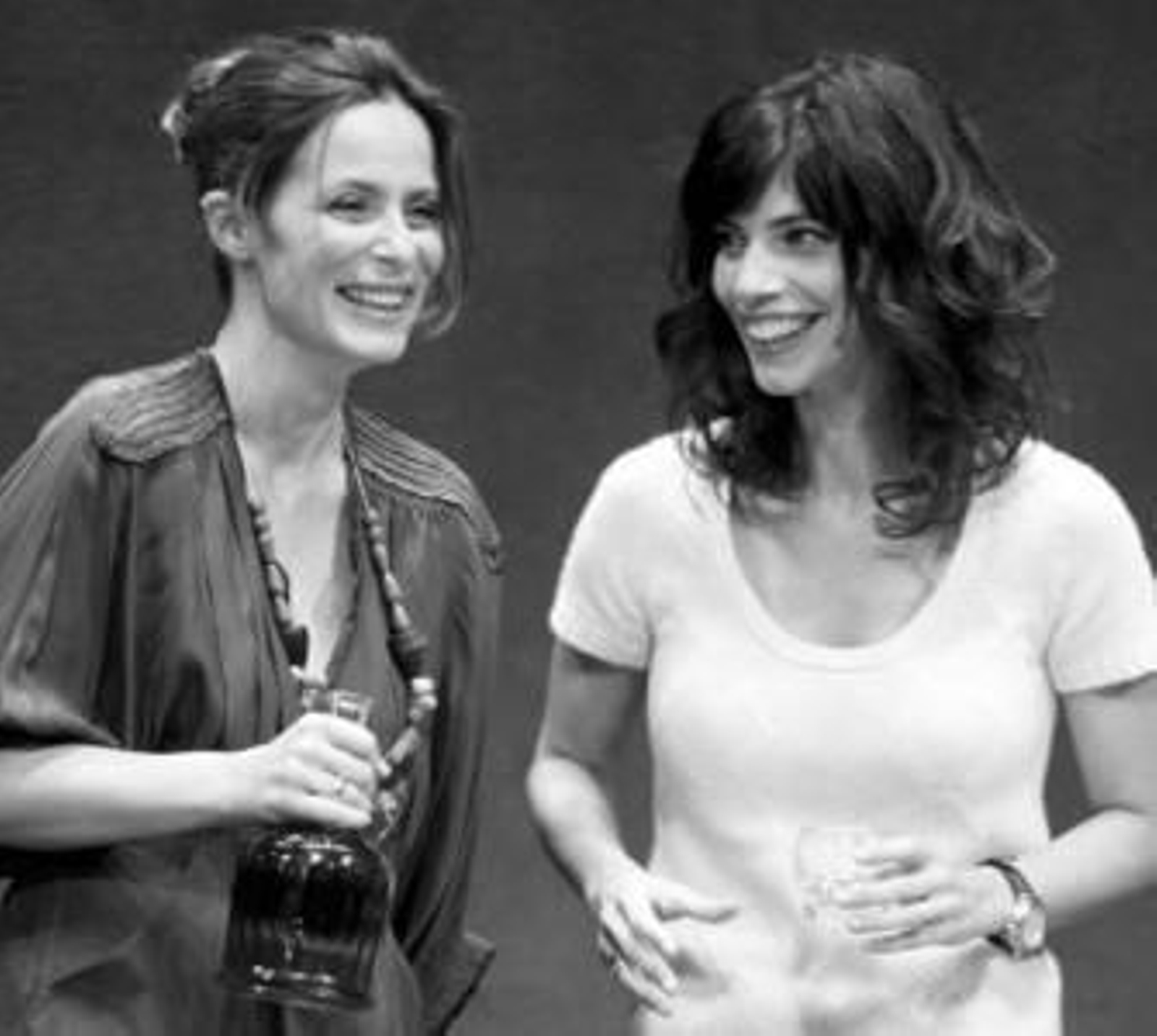 Las dos actrices, en un ensayo de la obra.
