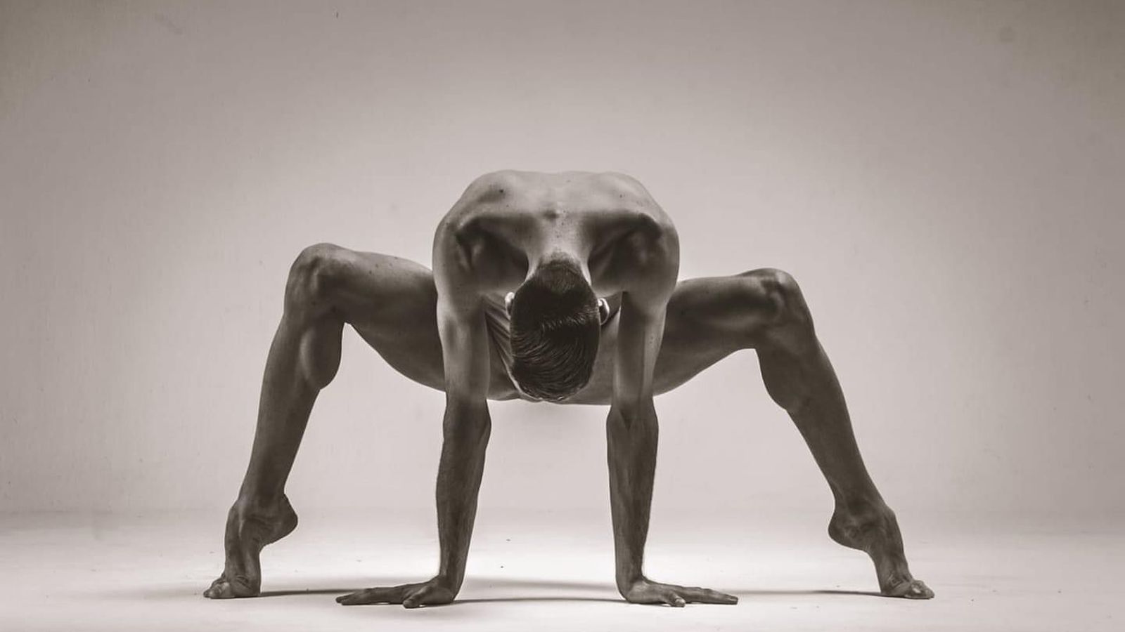 El bailarín Antonio Rosas durante una sesión fotográfica