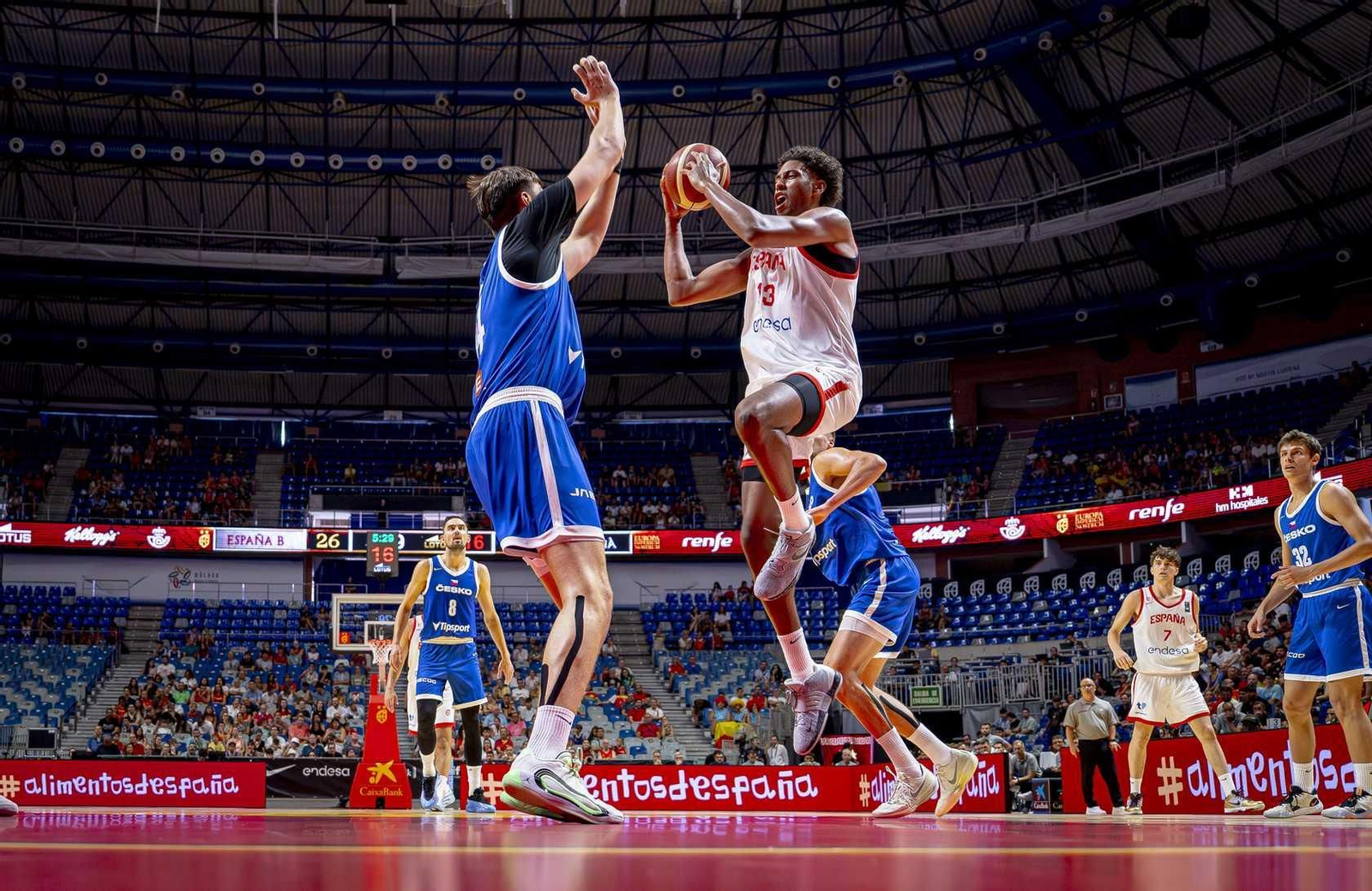 España B-República Checa, en fotos