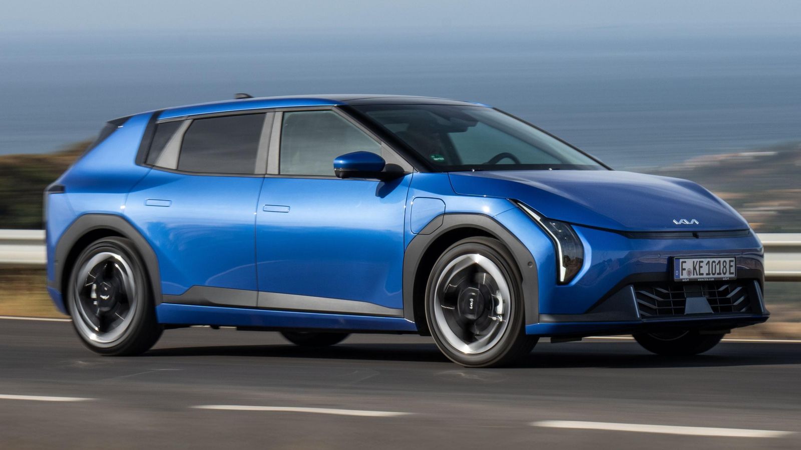 Los acabados Air y Earth se combinan con los sistemas de propulsión con las dos baterías, los GT-line exclusivamente con la de mayor capacidad.