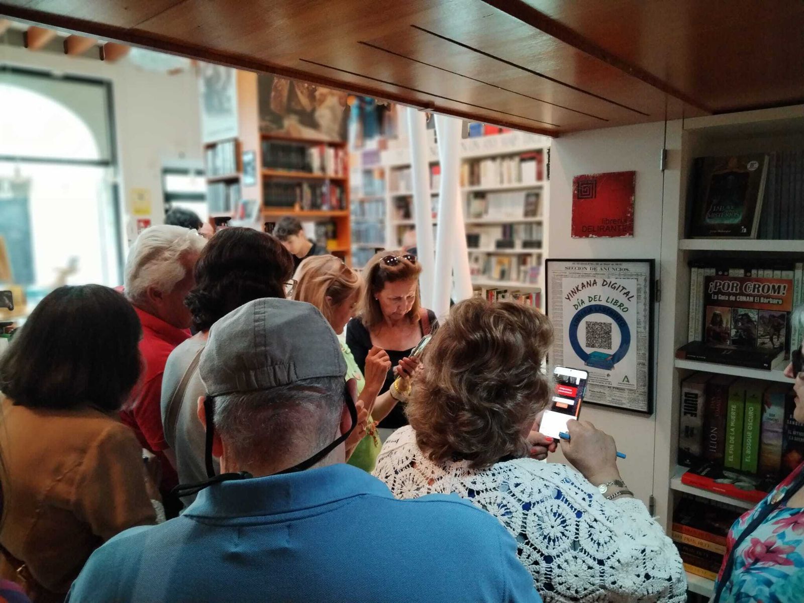 Los alumnos del CEPER Victoria Alba, en la Librería Laberinto.
