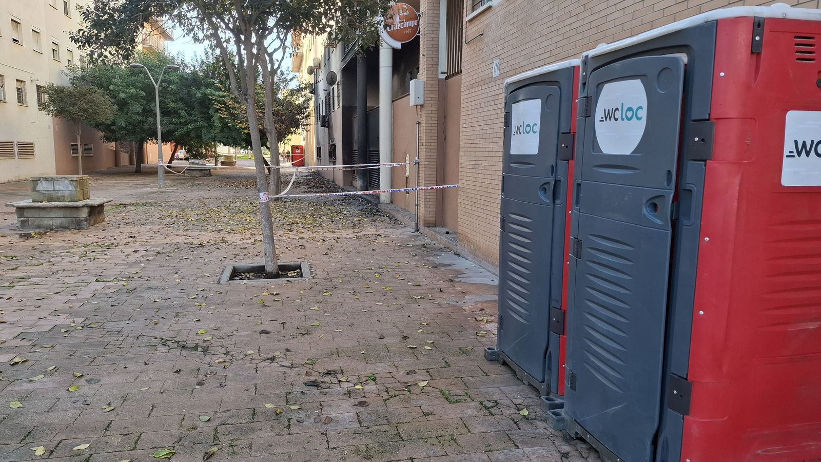 Baños en el exterior del edificio Miramar