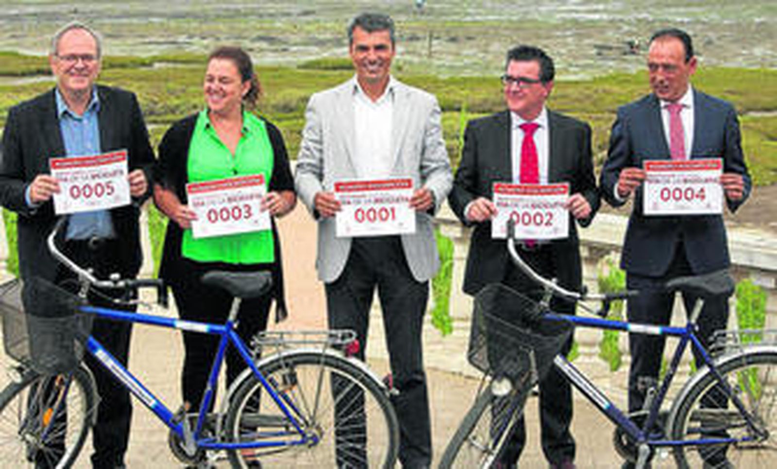 Los ediles Antonio Rojas, Maite Lebrero y Fran Romero junto a Ernesto Pardo (Bahía Sur) y Mariano Sanz (El Corte Inglés).