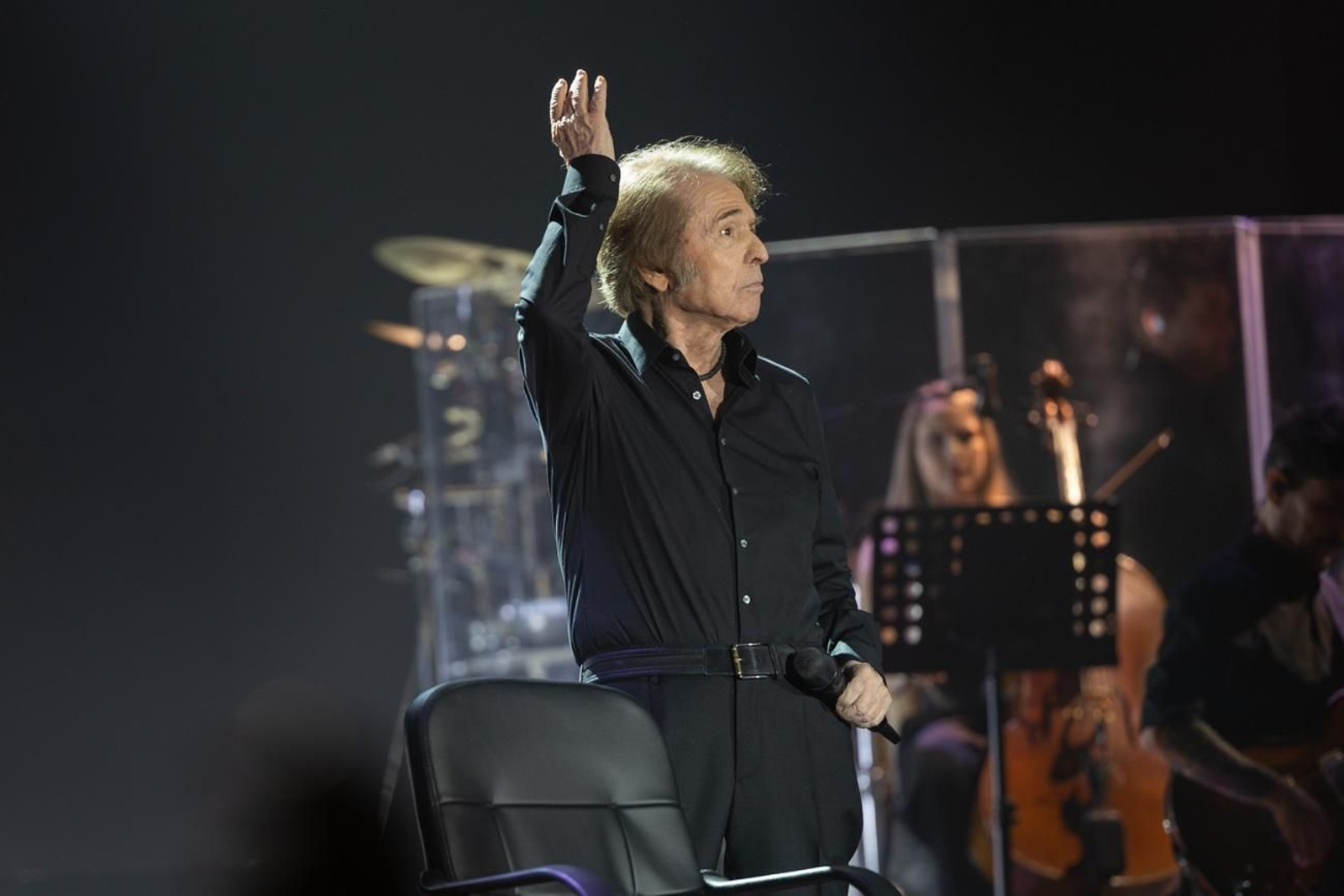 Así se disfruta en Jaén del concierto de Raphael, "Raphaelísimo"