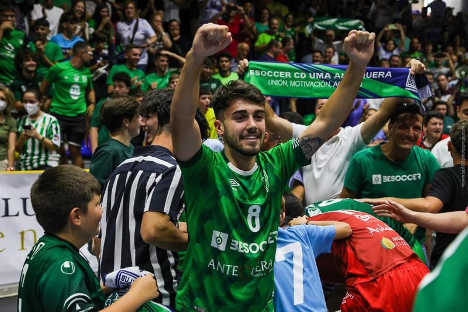 Davilillo celebrando una victoria en el Argüelles.