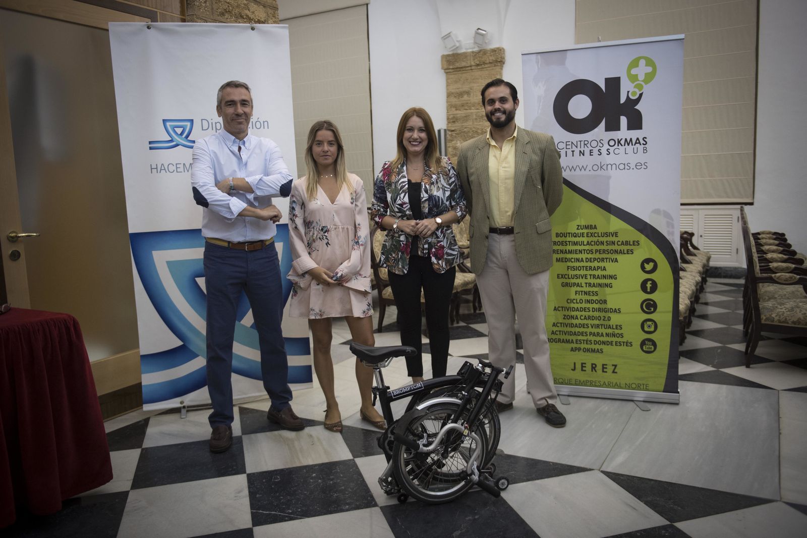 De izq. a dcha: Carlos Alcalde, Paz Bononato, Isabel Armario y Juan José Meira, ayer, en Diputación.