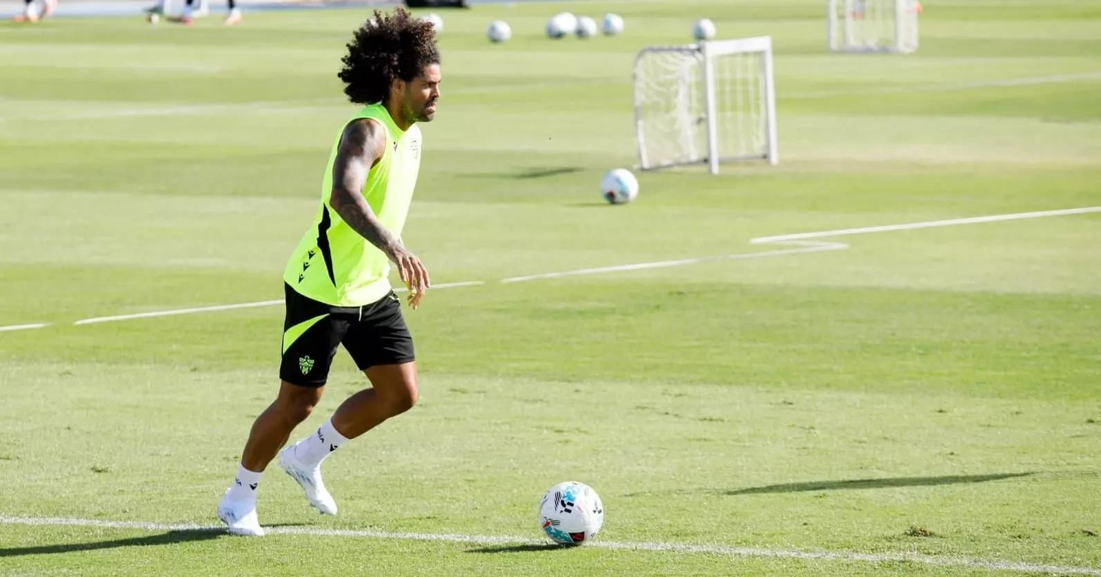 Aridane Hernández, durante un entrenamiento con el Almería.