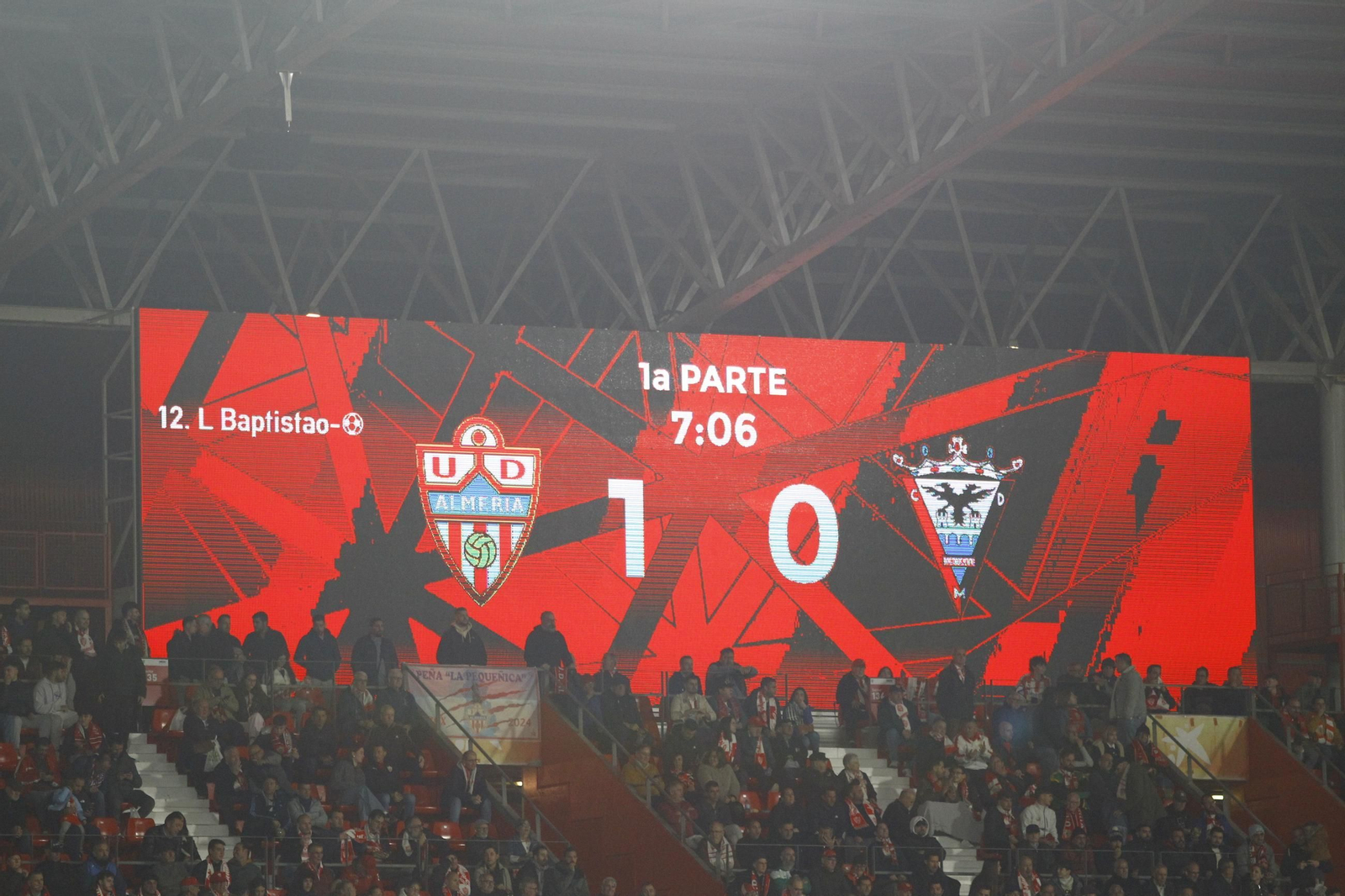 La U.D. Almería se impone por 1-0 al C.D. Mirandés y alcanza la segunda plaza, en imágenes