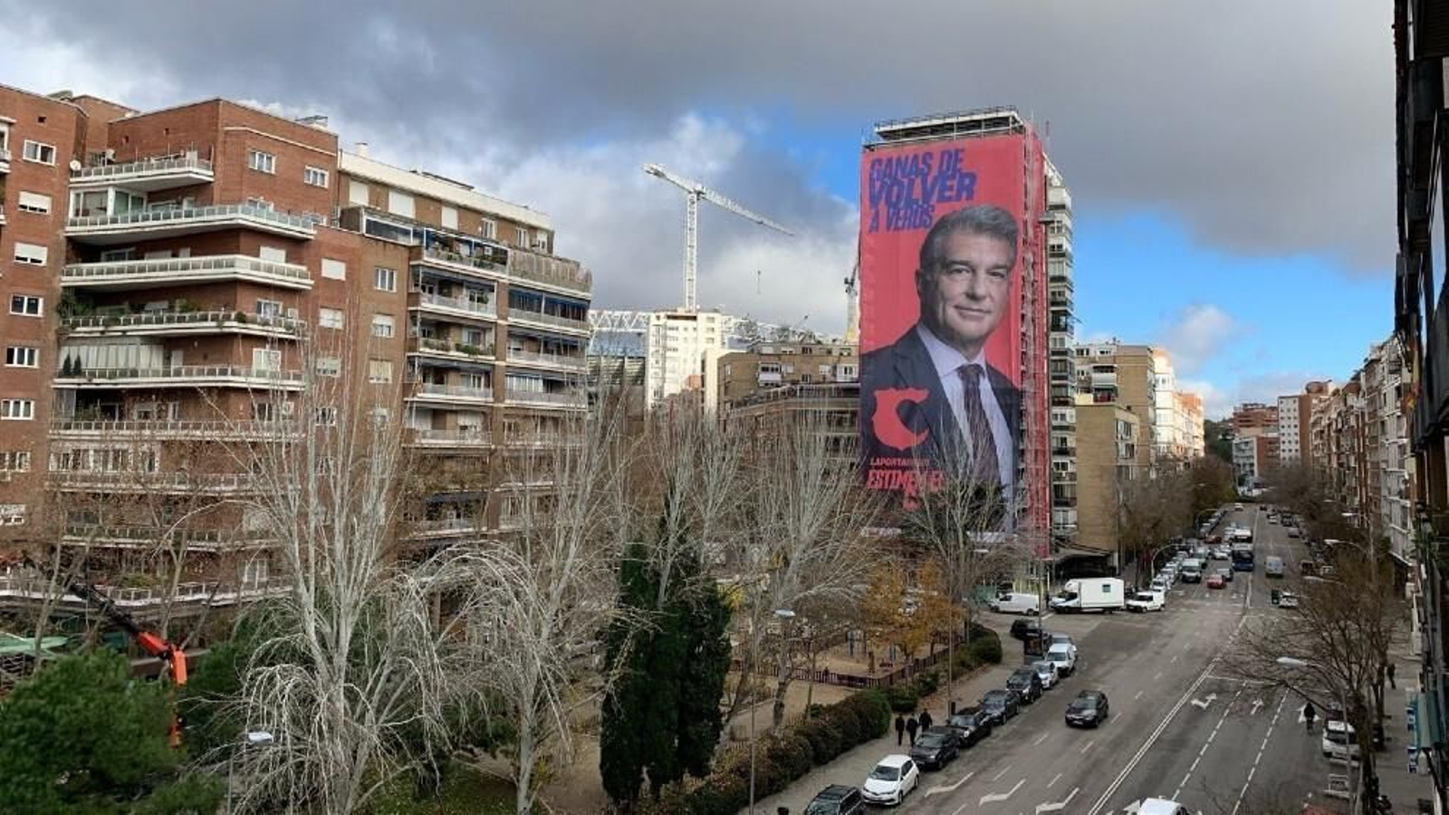 El anuncio de Joan Laporta en Madrid, cerca del Santiago Bernabéu. Pedro Pacheco se cuela en los memes de Laporta