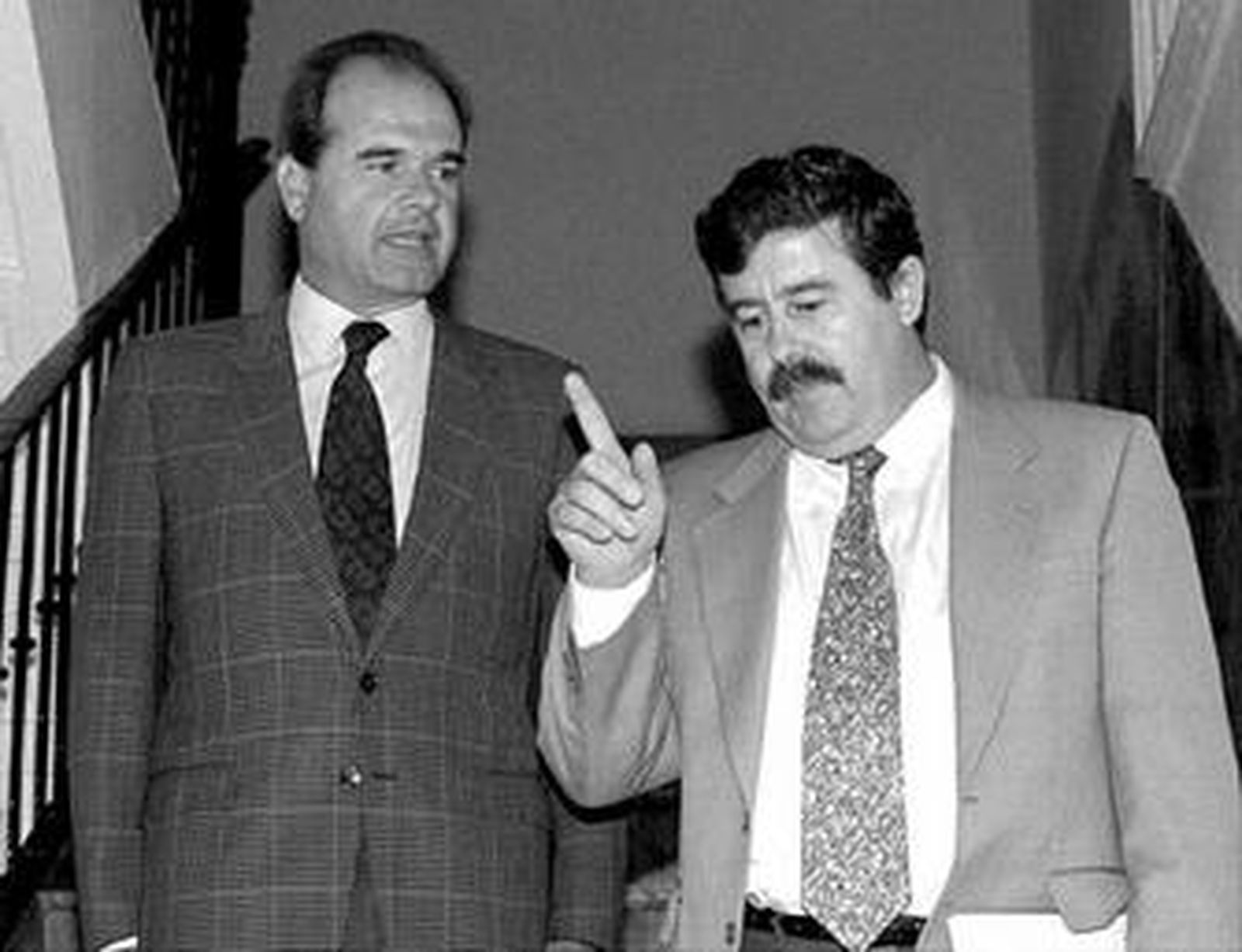 Antonio Romero en una imagen tomada en 1996 junto a Manuel Chaves.