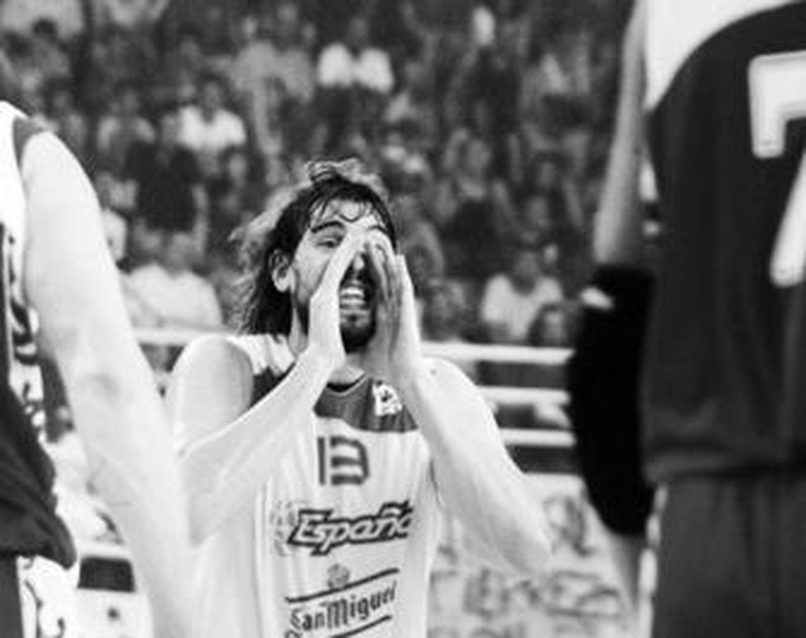 Marc Gasol grita a uno de sus compañeros durante el transcurso del partido ante Rusia.