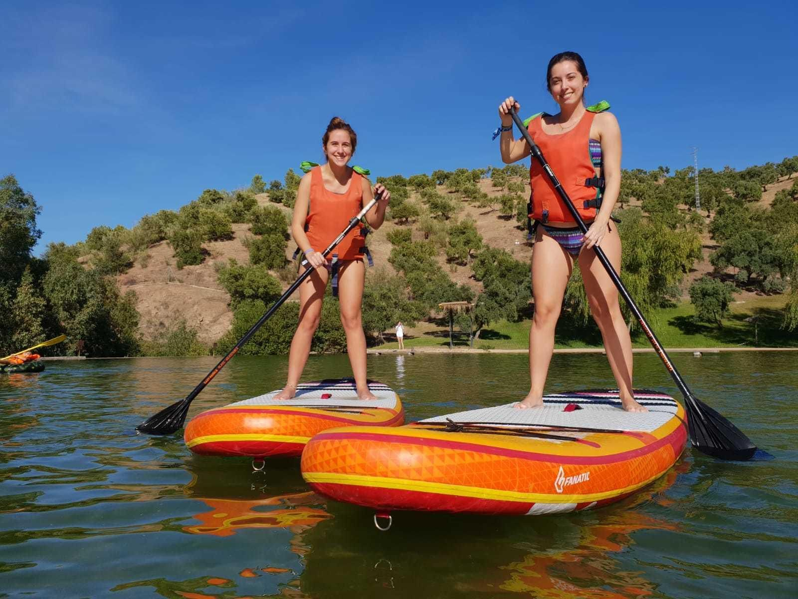 Imágenes de las actividades deportivas y juegos tanto en el recinto como en el embalse.
