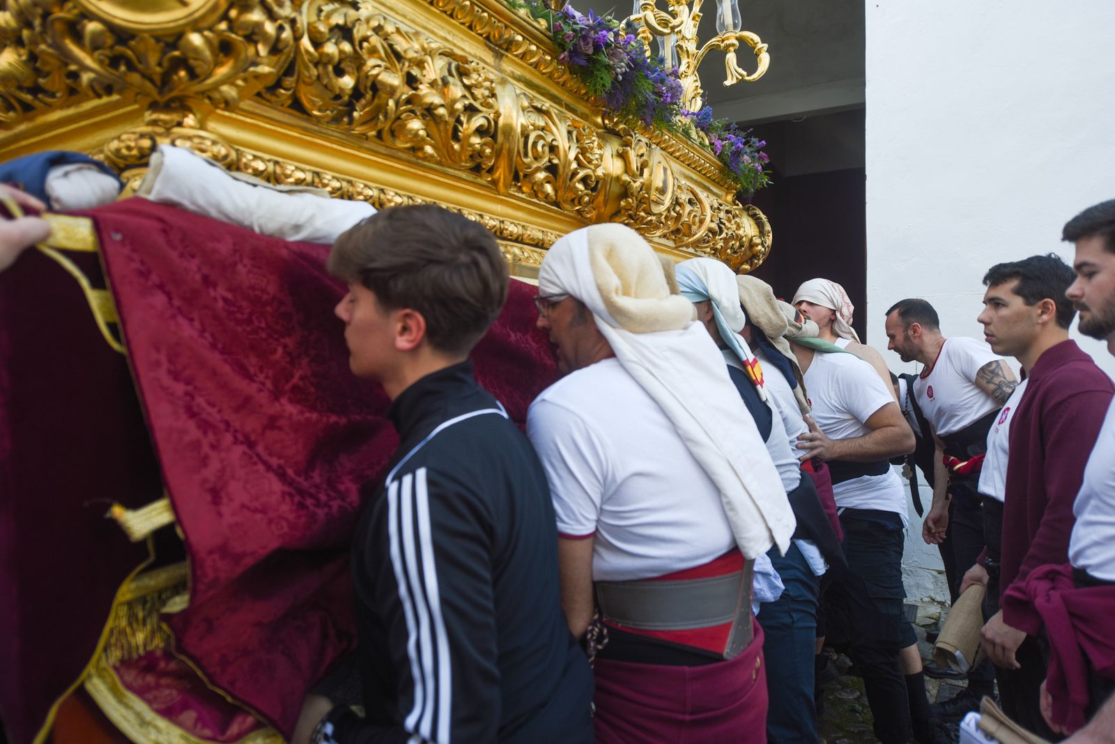 El traslado del Señor de la Sangre a la Catedral para el Vía Crucis de las Cofradías, en imágenes
