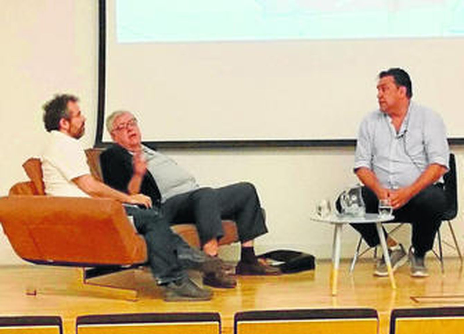 Guillermo Ortiz, Víctor de la Serna y Josechu Biriukov hablan de la selección soviética de baloncesto.