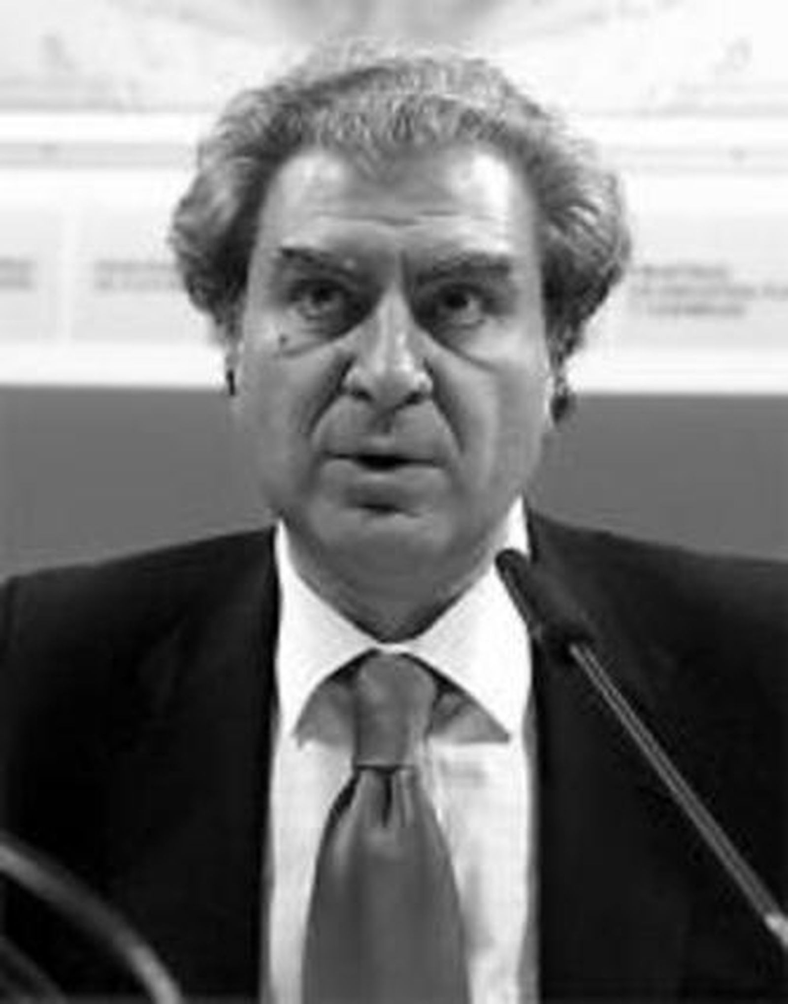 César Antonio Molina.