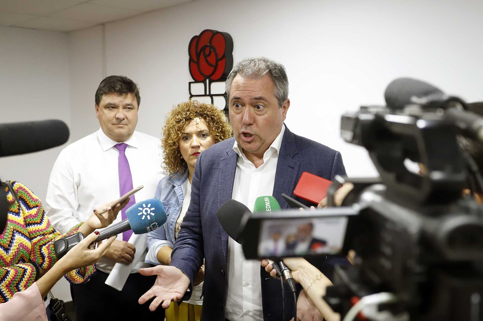 Juan Espadas en las declaraciones previas a la Ejecutiva Provincial