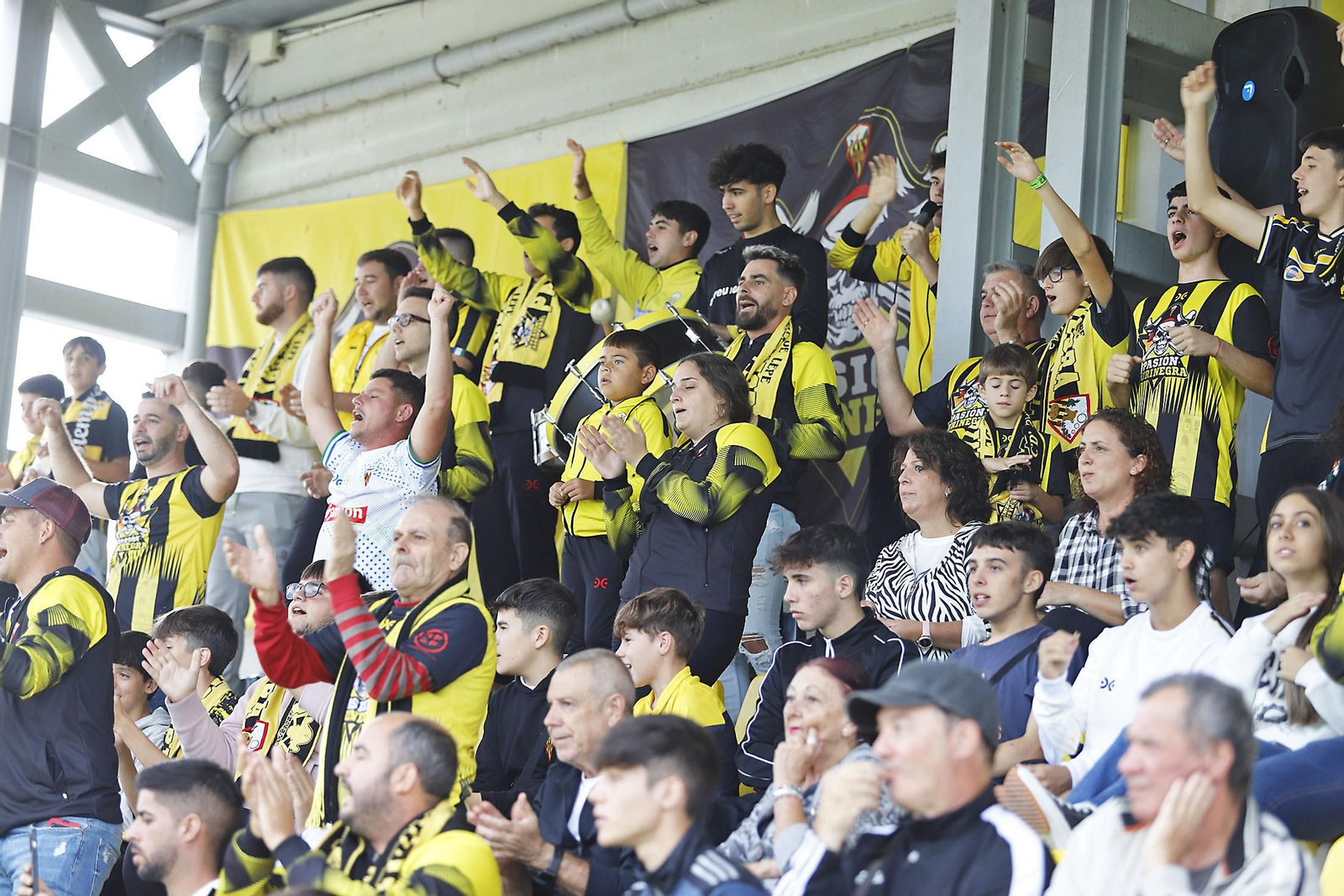 Imágenes del encuentro entre el San Roque de Lepe y UCAM Murcia