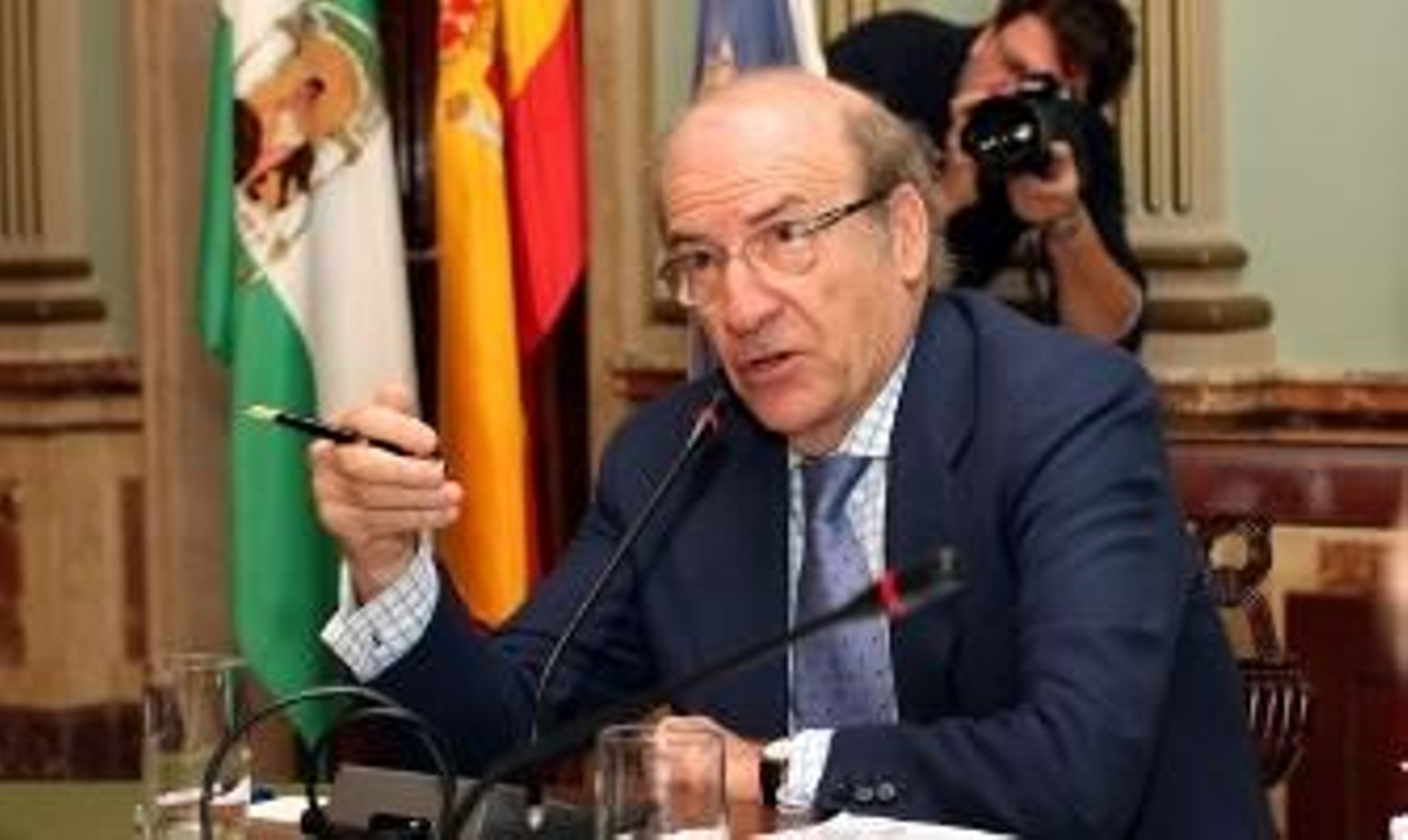 "Bárcenas es un golfo y Rajoy tendría que haber salido antes"