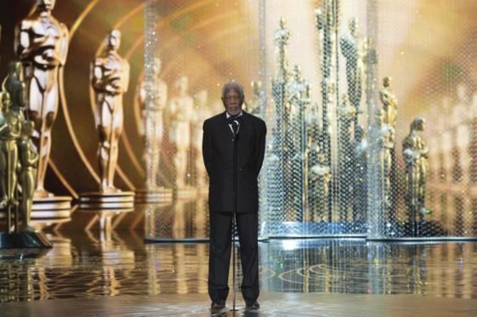 El actor Morgan Freeman presenta la ganadora en la categoría de mejor película en la 88 edición de los Premios de la Academia de Cine estadounidense.

Foto: Efe