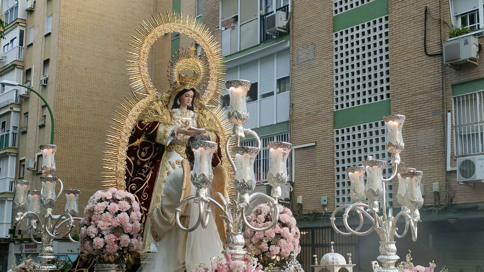 La Anunciación de Juan XXIII por las calles del barrio