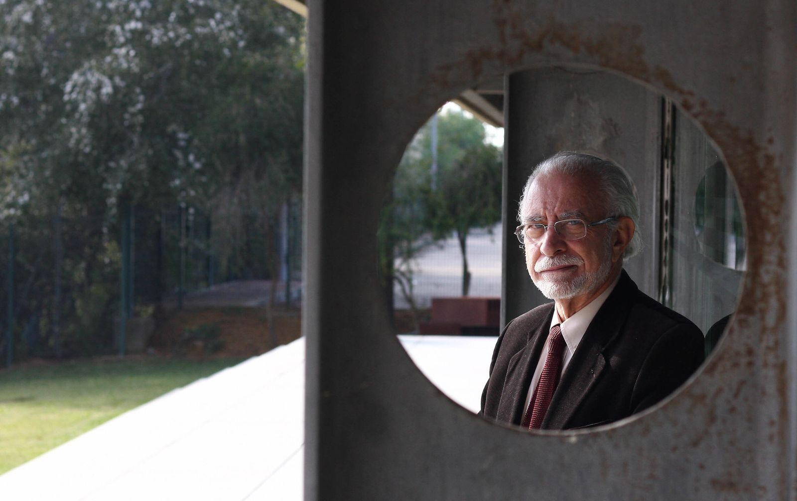 El escritor y académico José María Merino (La Coruña, 1941), durante una visita a Sevilla.