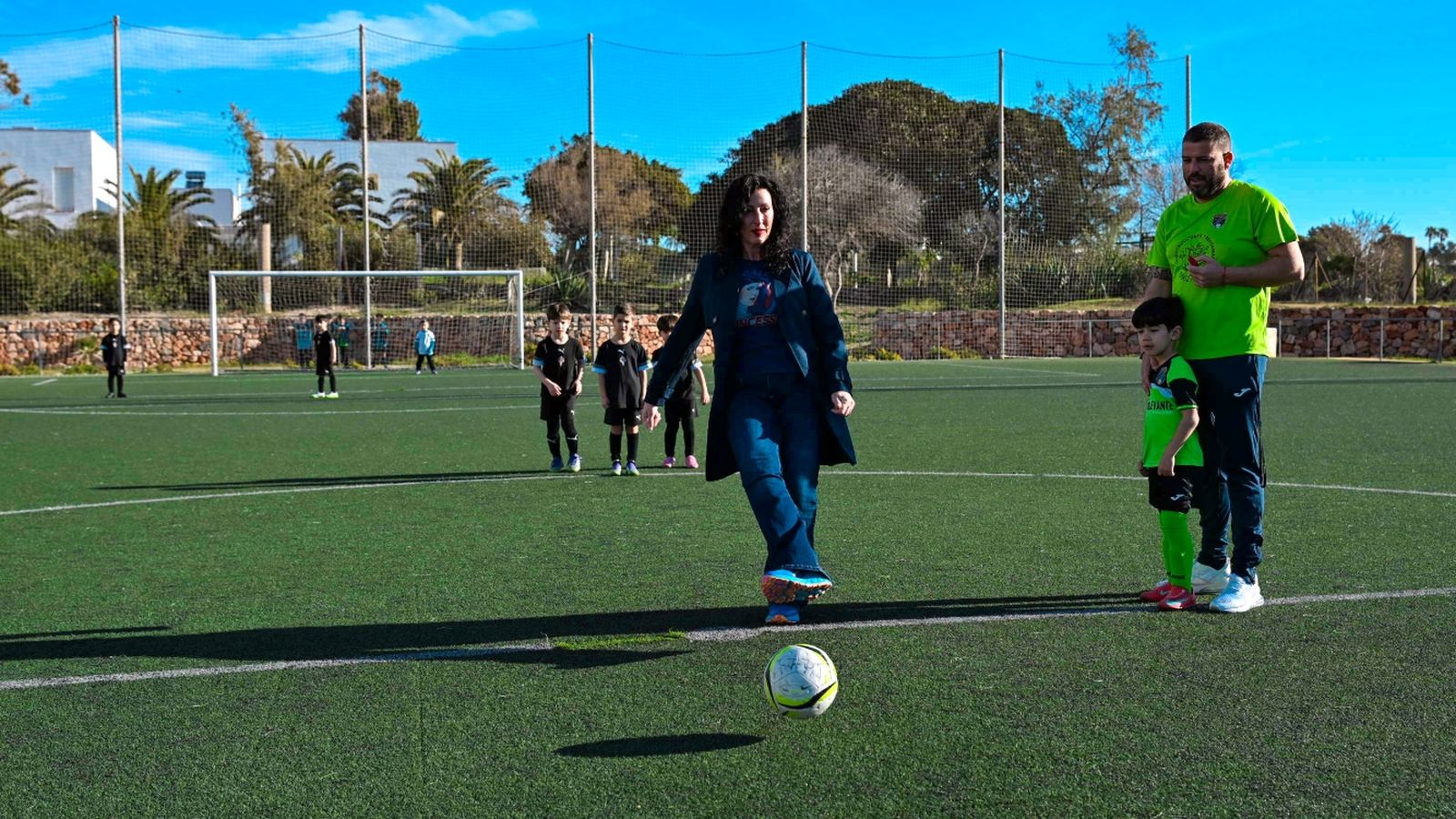 María del Mar Vázquez hizo el saque de honor en la categoría ‘Bebé’.