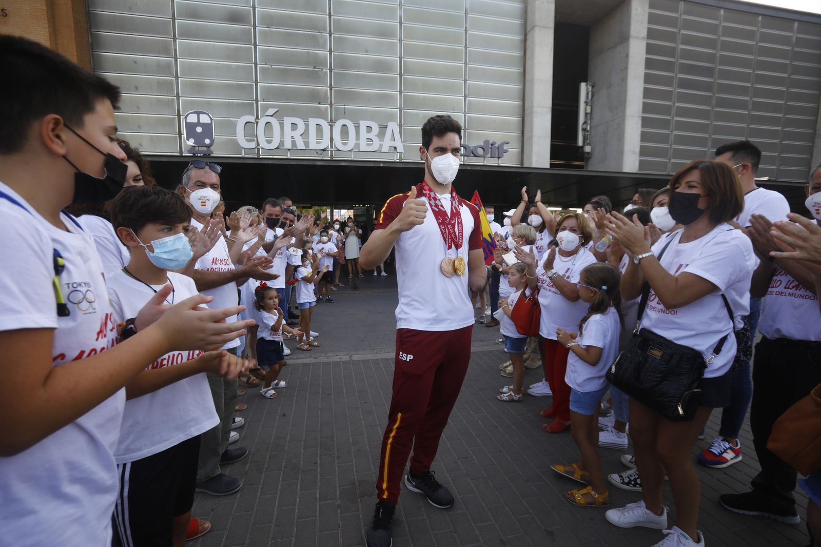 El recibimiento a Alfonso Cabello en Córdoba, en imágenes