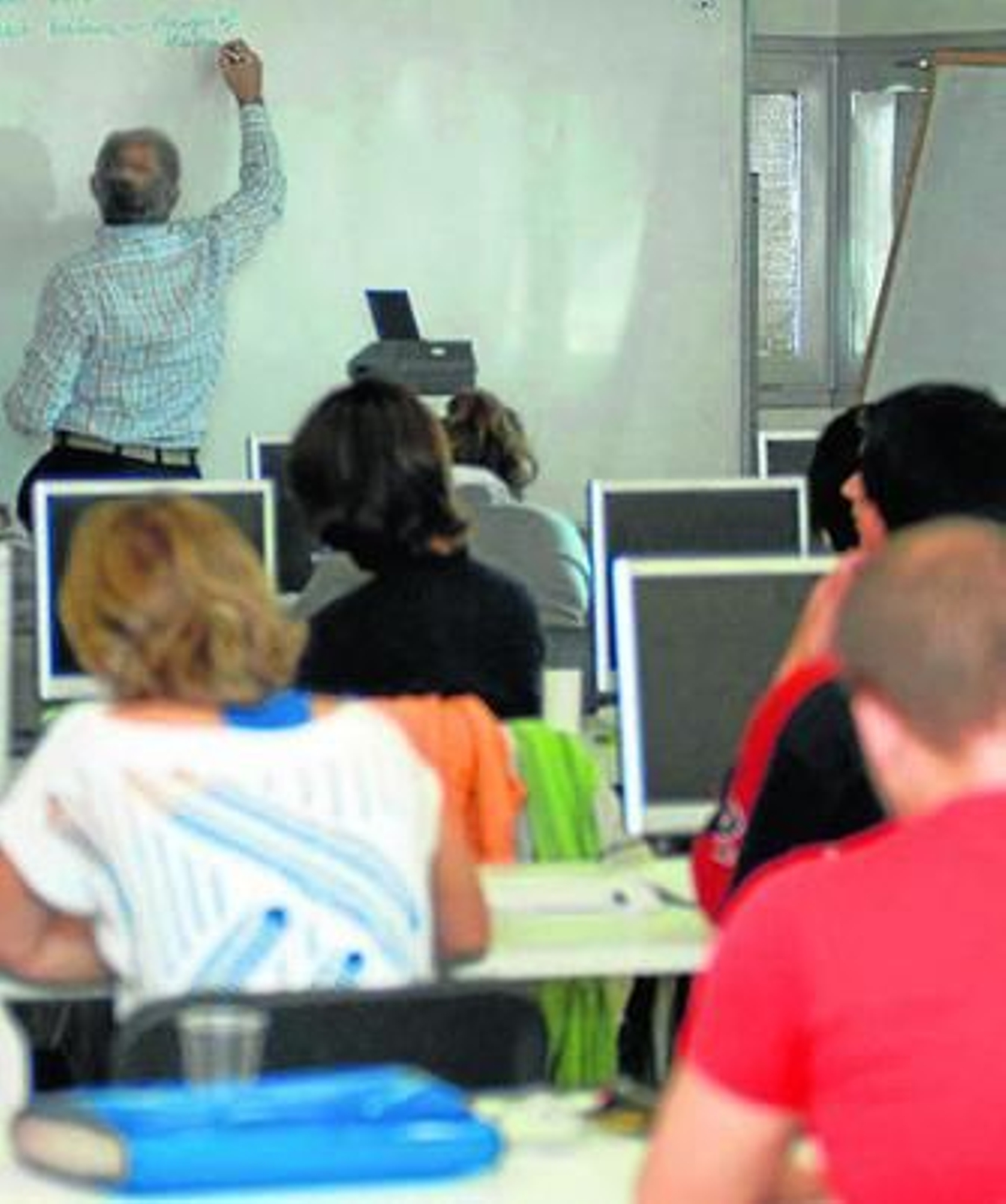 Una de las clases del máster de Hidráulica-CEAM en la UGR.