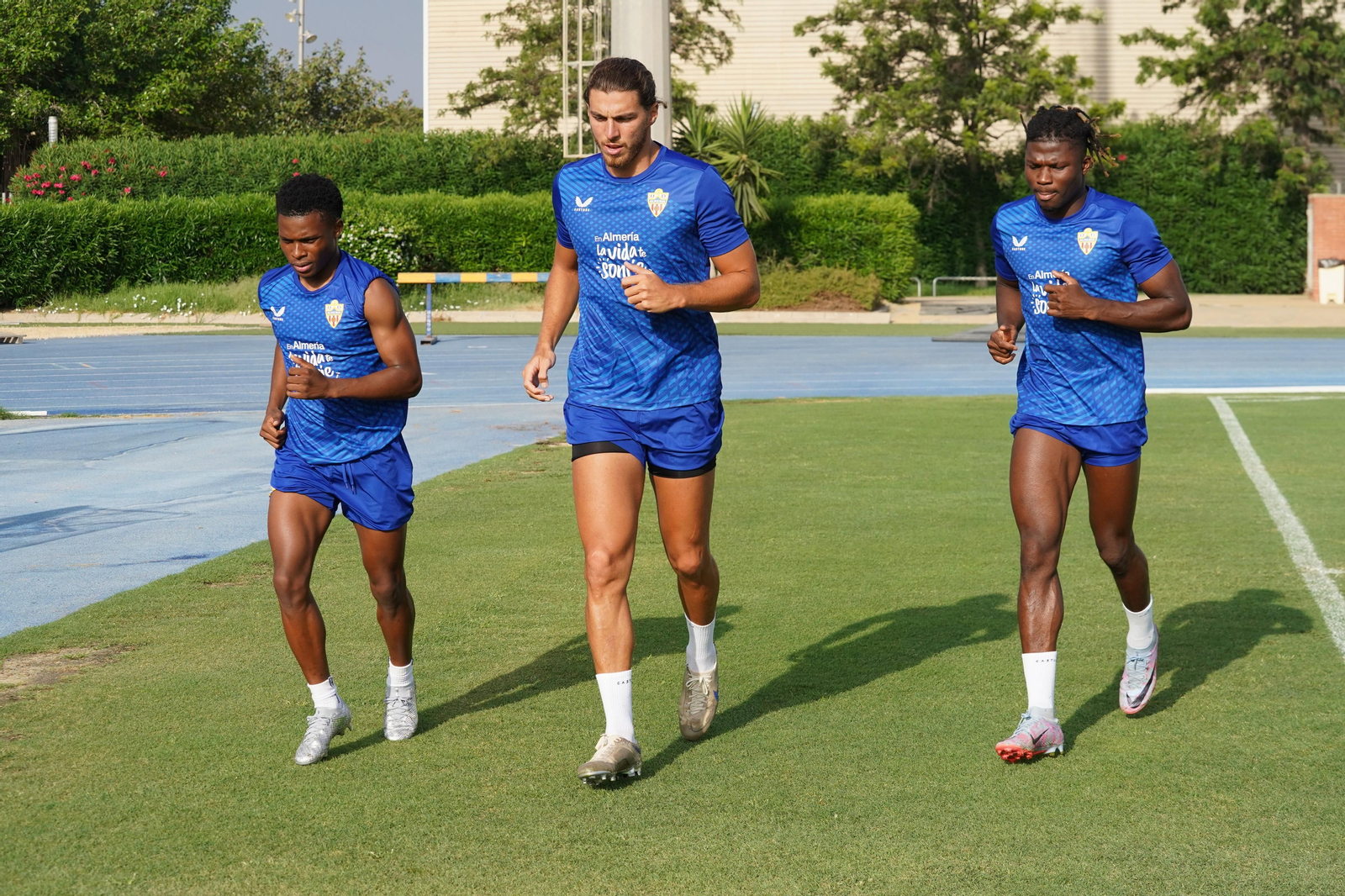 Ramazani realiza carrera continua junto a Babic y El Bilal en su regreso a los entrenamientos.