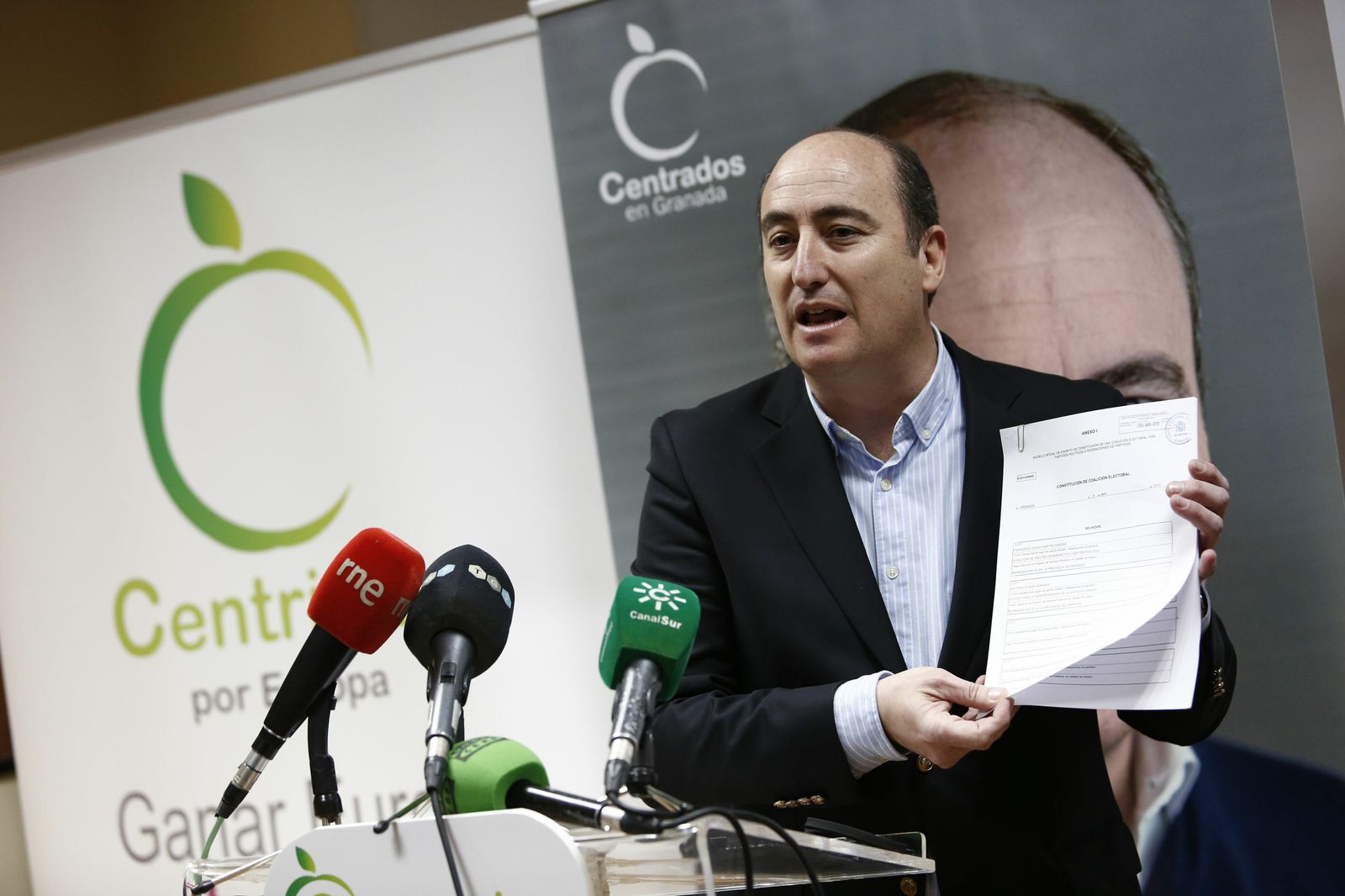 Juan García Montero se presenta por Centrados en Granada tras su paso por el PP