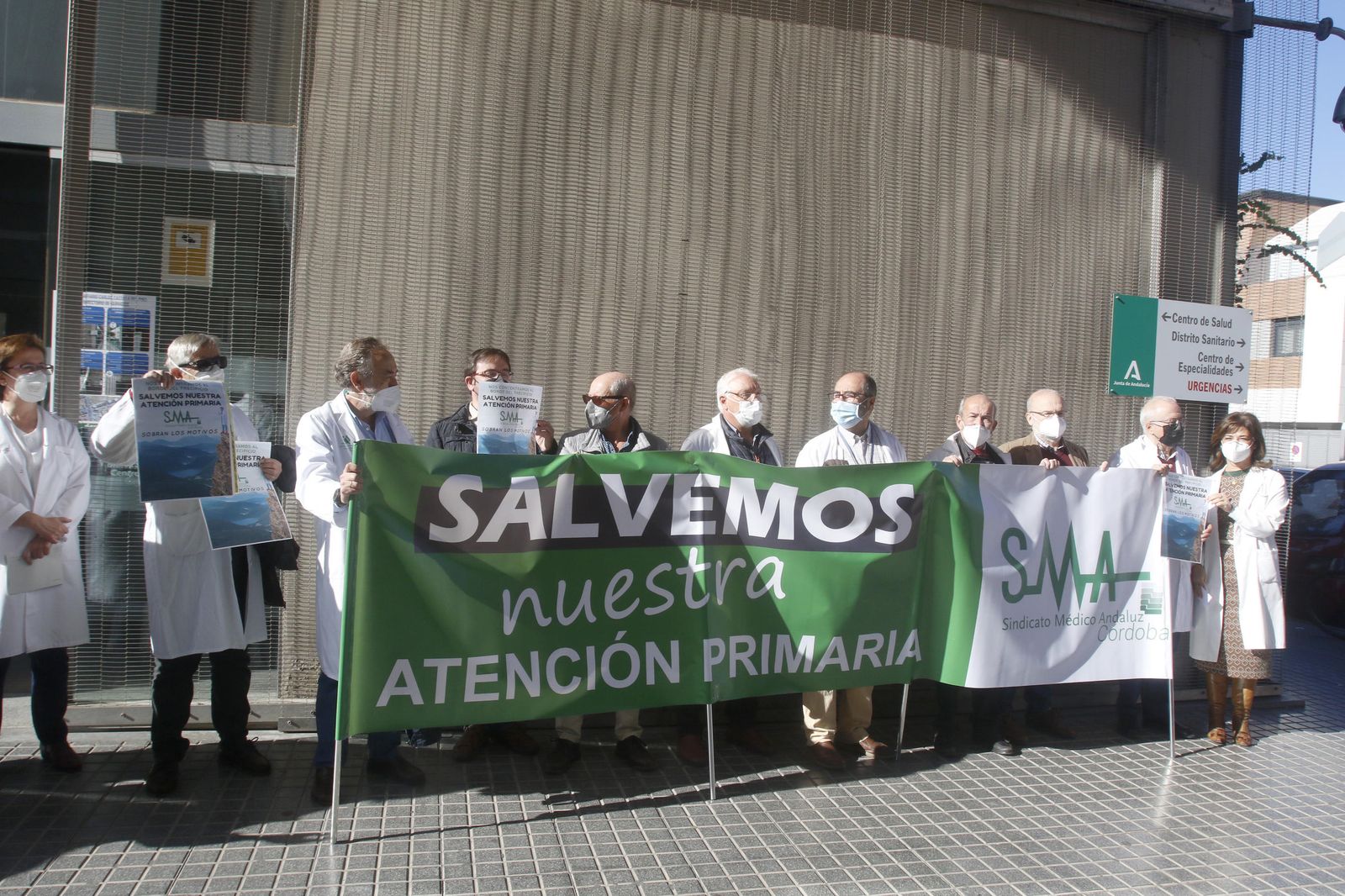 Concentración de los médicos ante el Casillo del Pino.