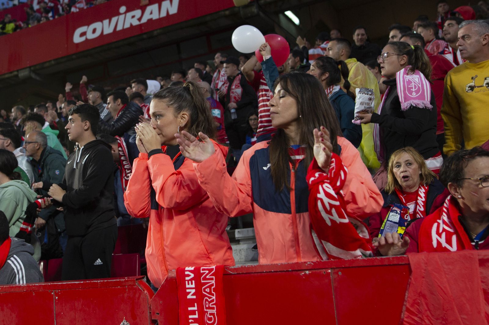 Encuéntrate en la grada en el Granada-Leganés