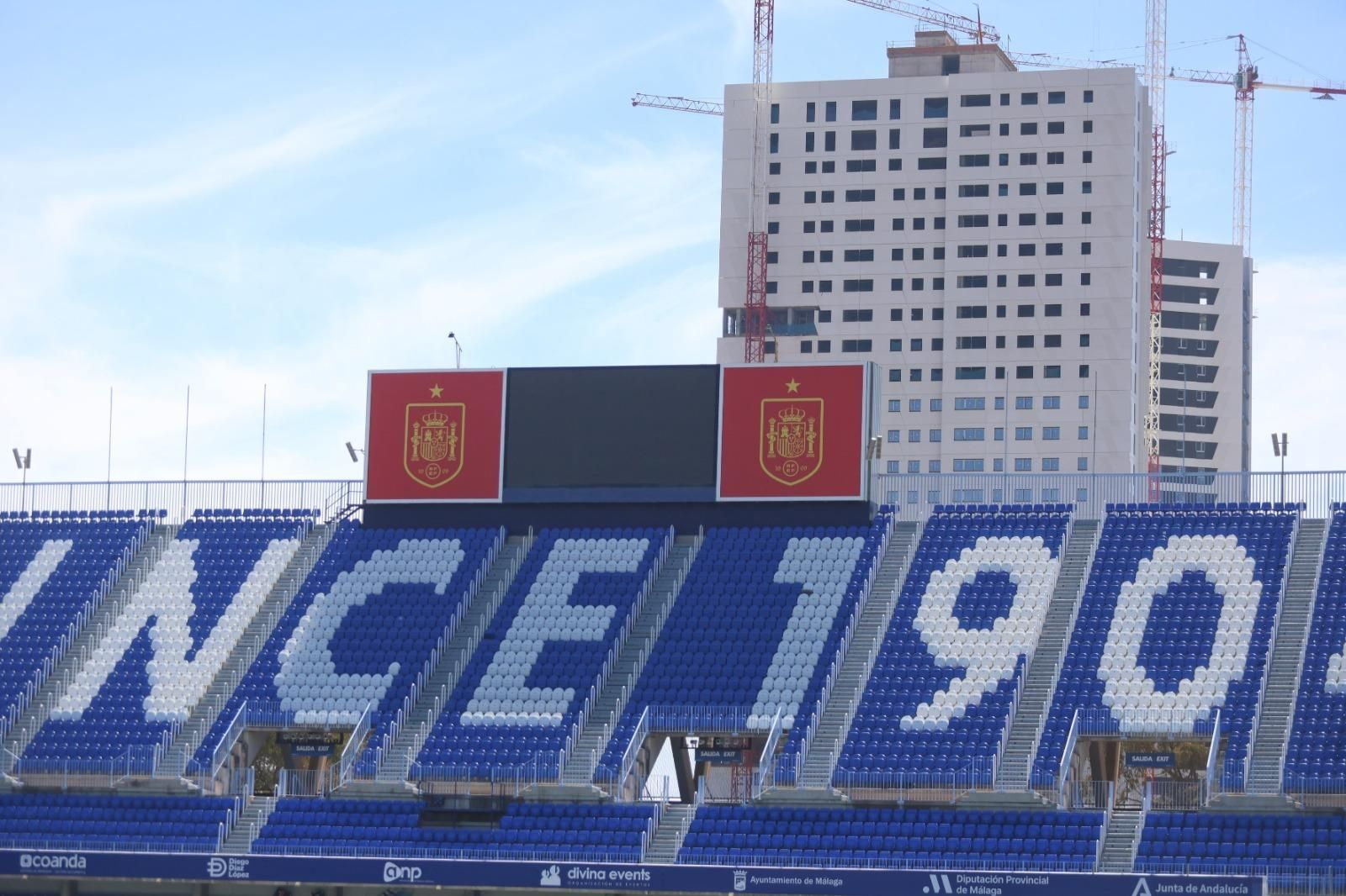 La Rosaleda se pone guapa para acoger el España-Noruega
