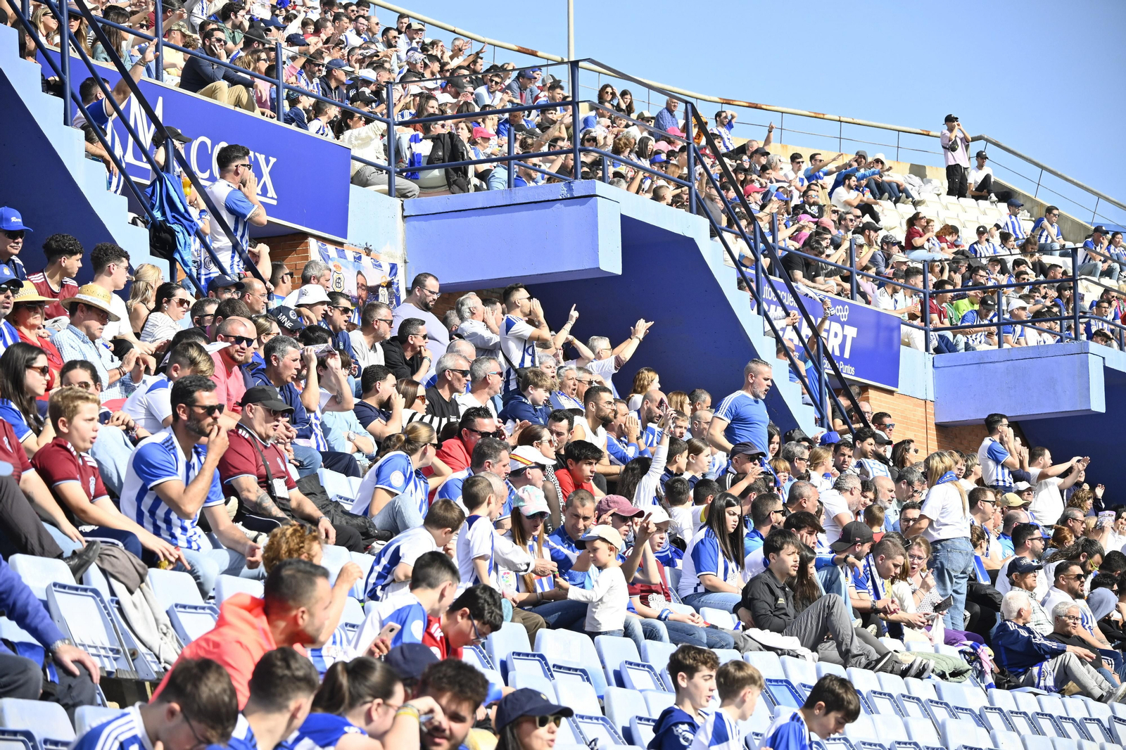 Imágenes de ambiente del partido Recre - Melilla